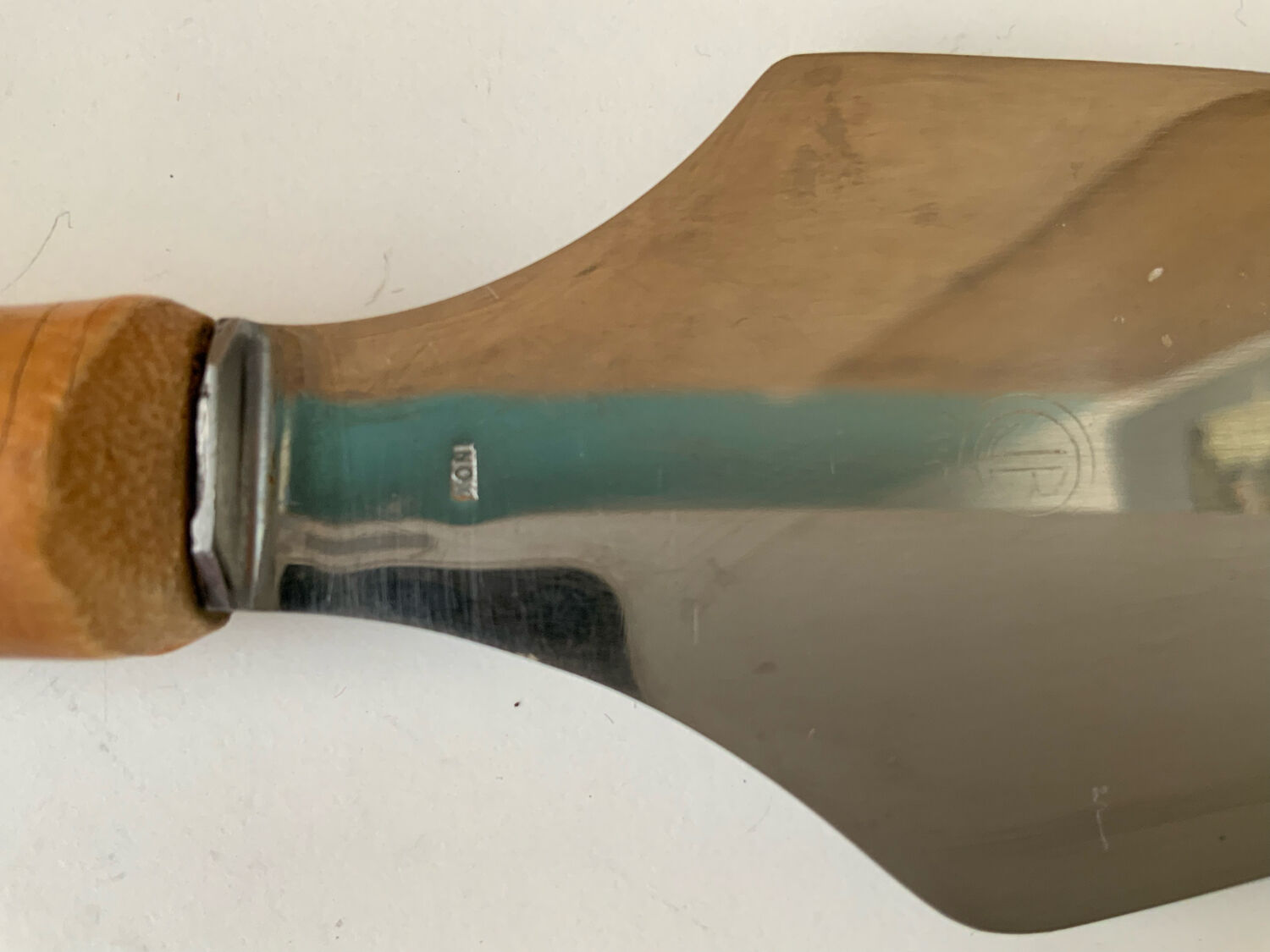 Bamboo handle pie shovel