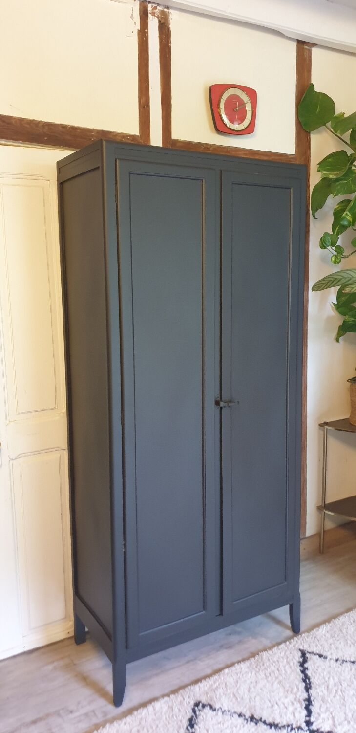 Parisian kitchen cabinet