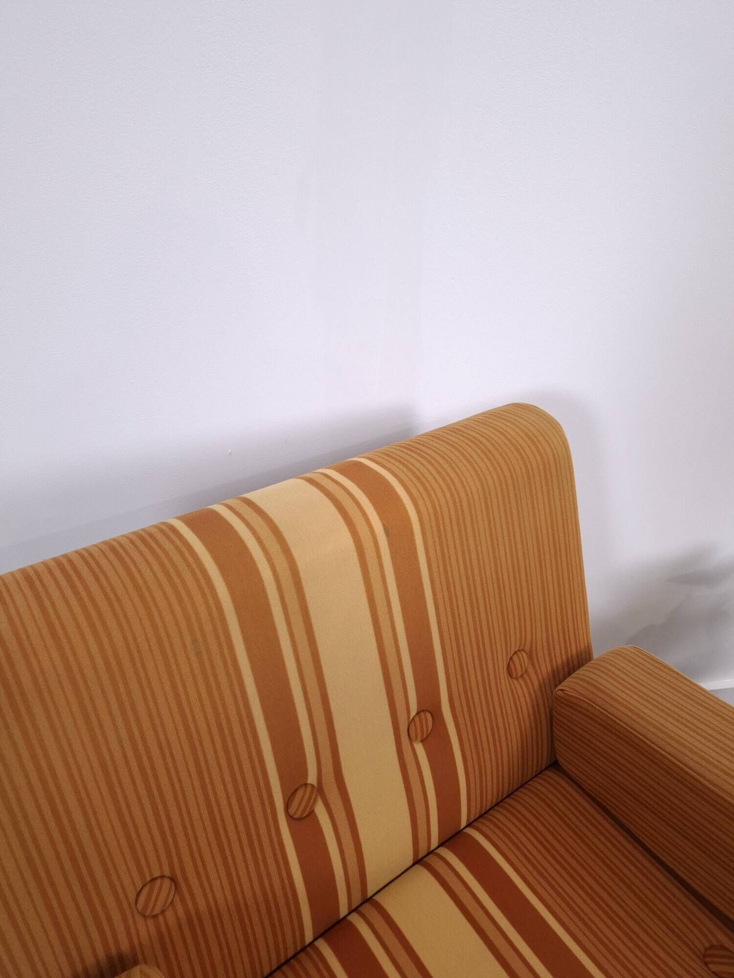 1970s retractable lounge chair in brown stripes with chrome tube frame.