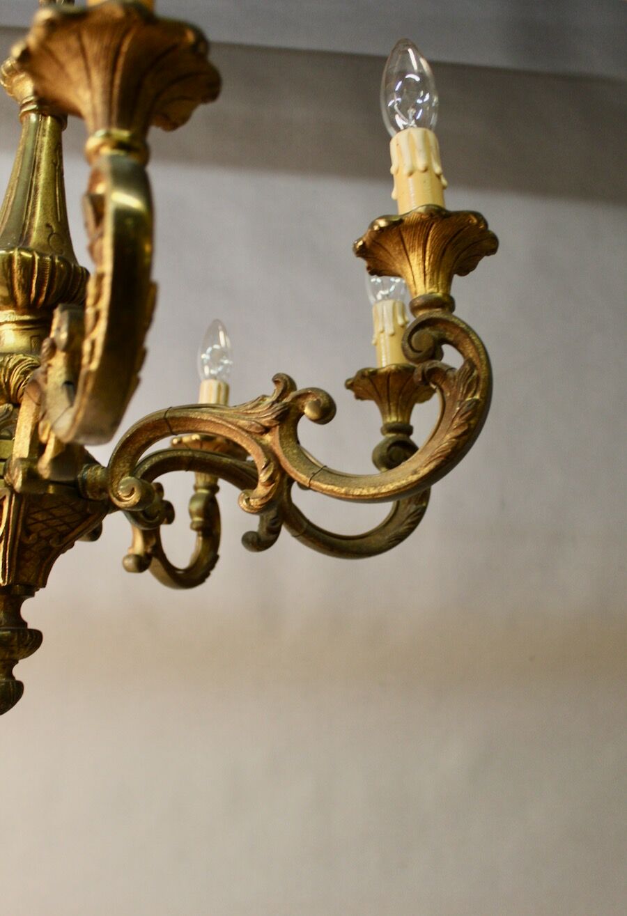 Lustre en bronze à 8 bras de lumière