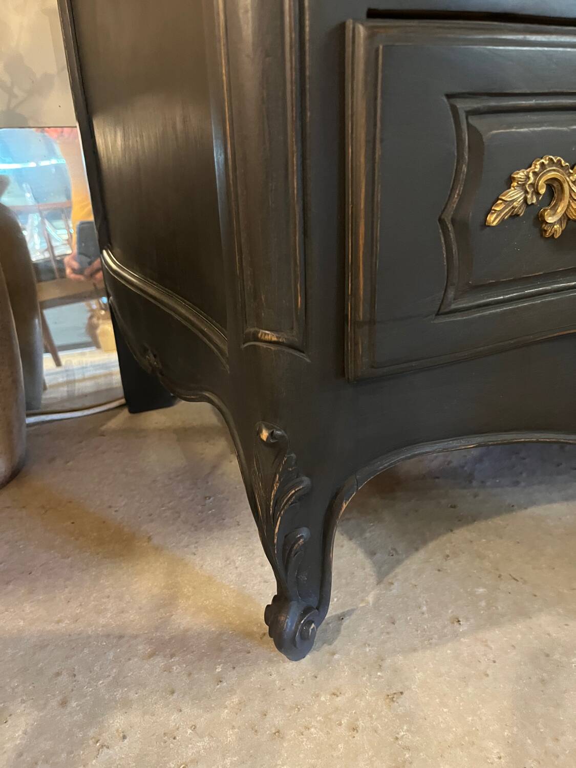 Black and wood chest of drawers