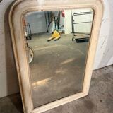 Rounded rectangular mirror