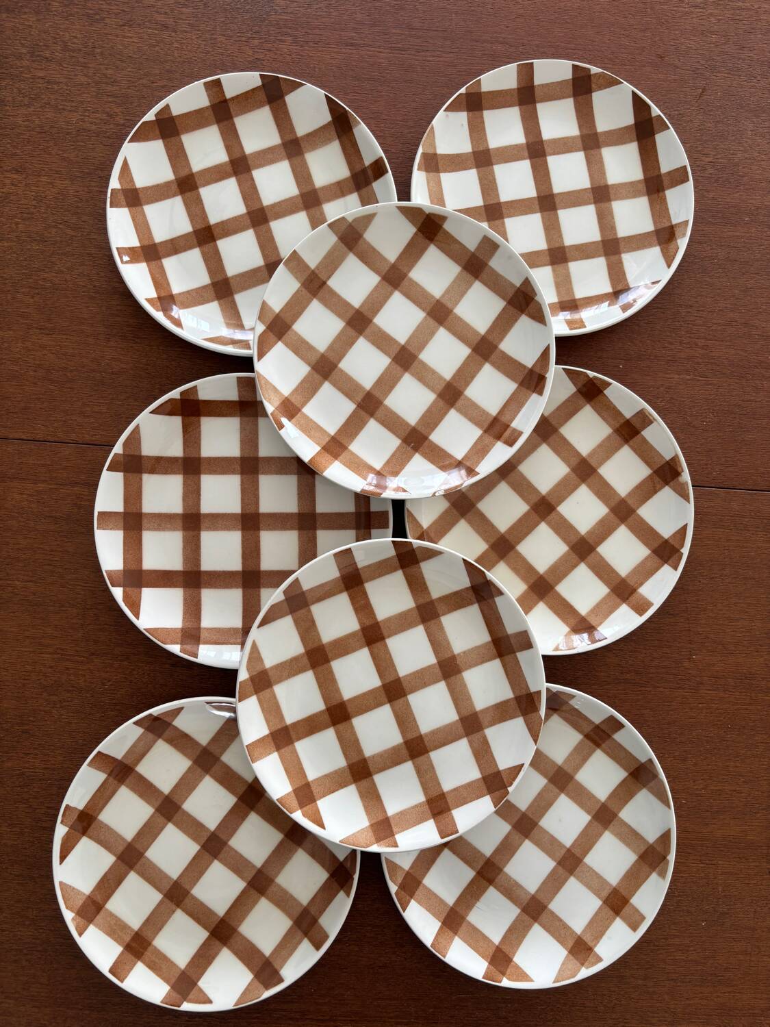 Set of 8 brown checkered plates Moulin des Loups tablecloth