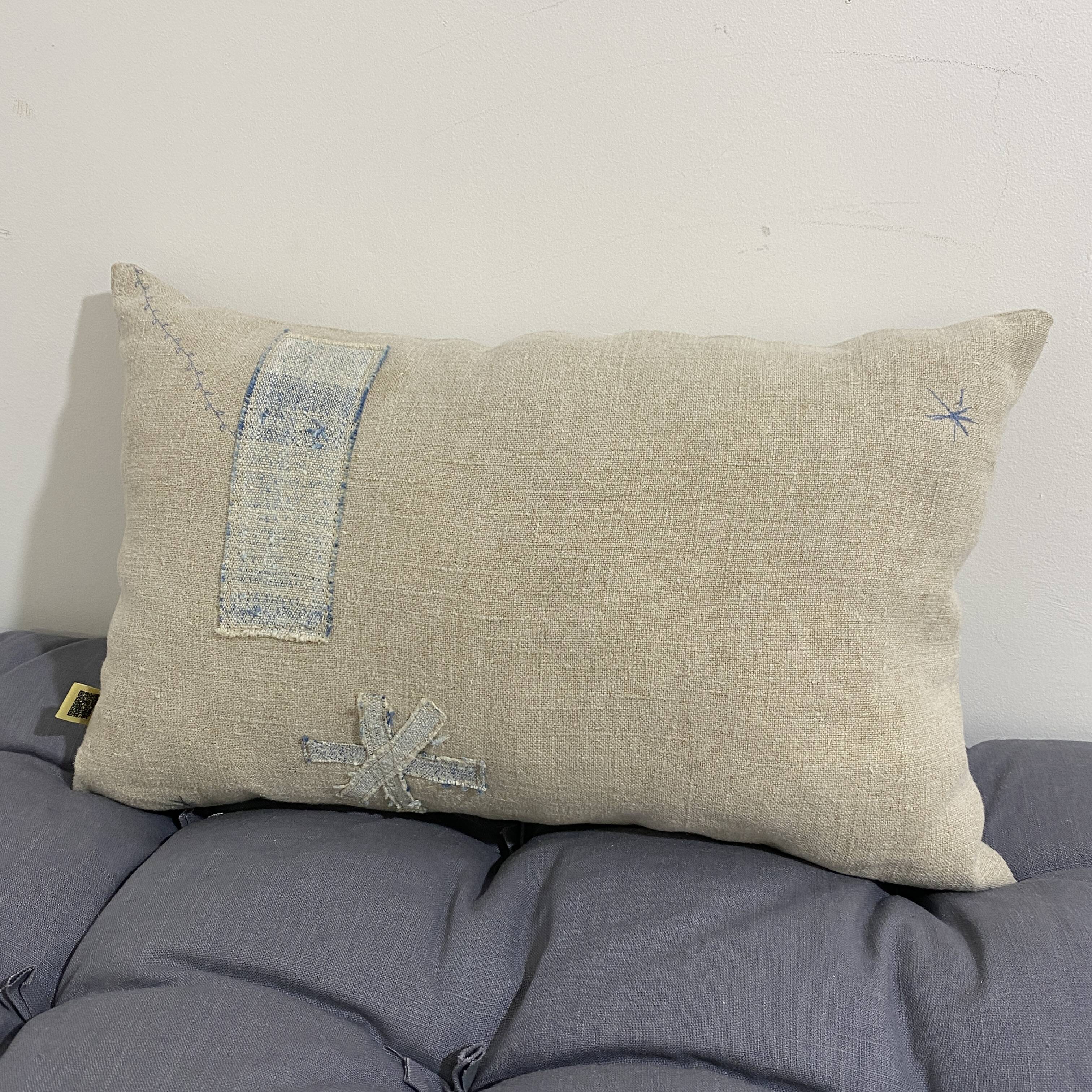 Coussin en toile ancienne style Kilim