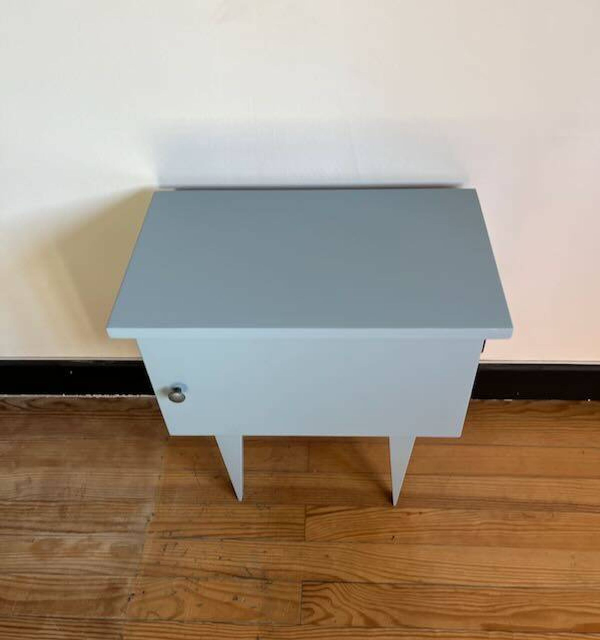 Jeanne bedside table