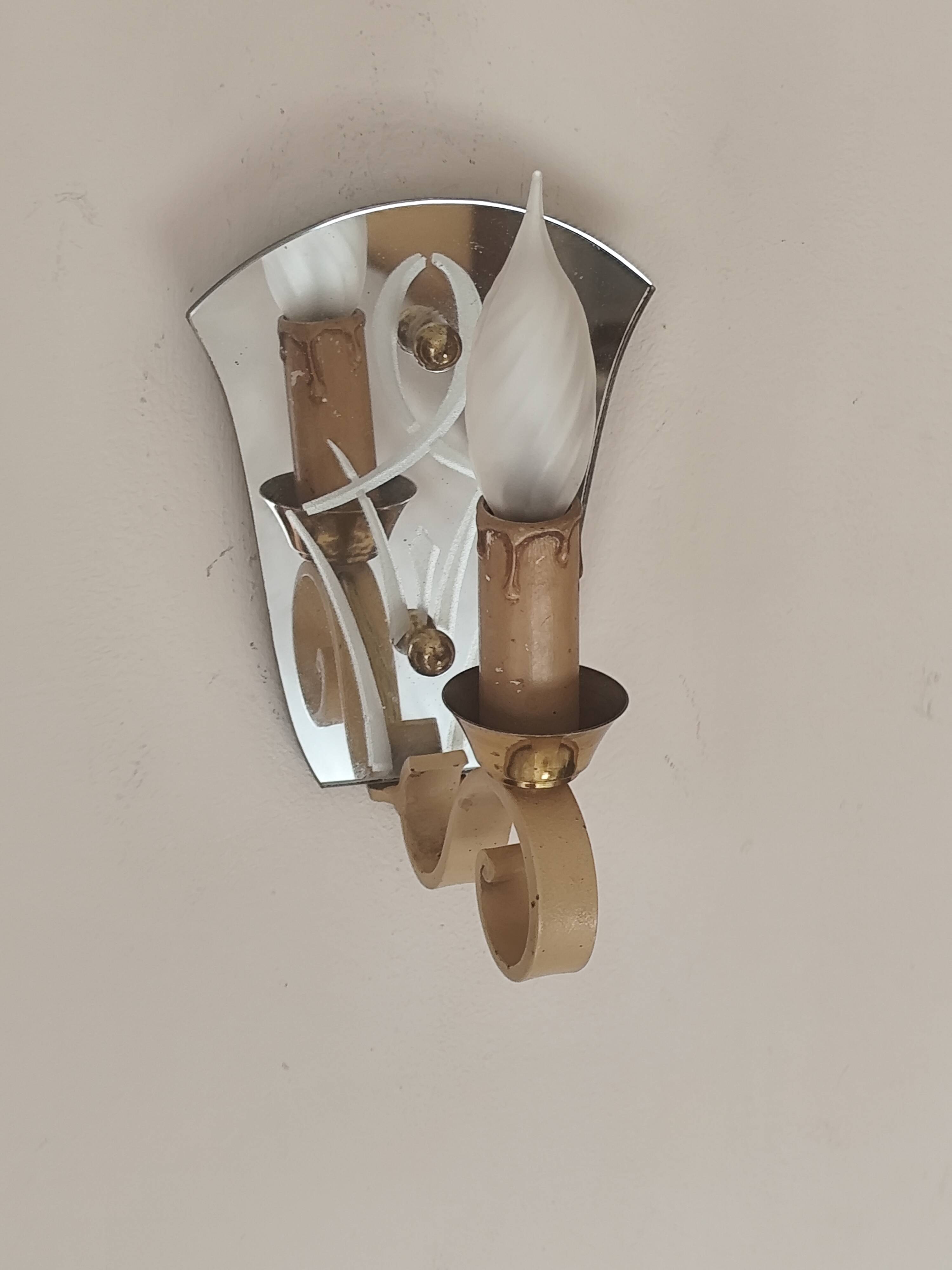 Single-light wall sconce in brass and metal with engraved mirror plate - 1950s