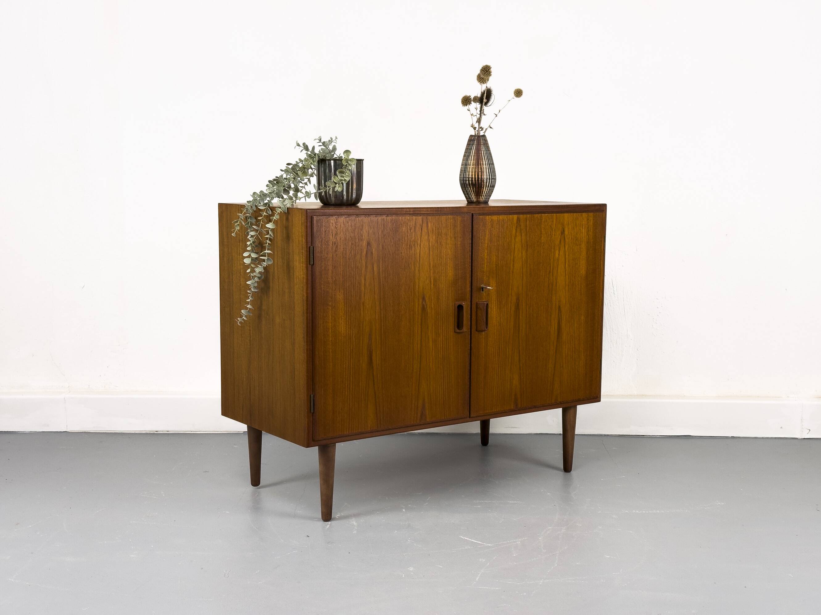 Buffet danois en teck par Børge Mogensen pour Søborg Møbelfabrik, années 1960.