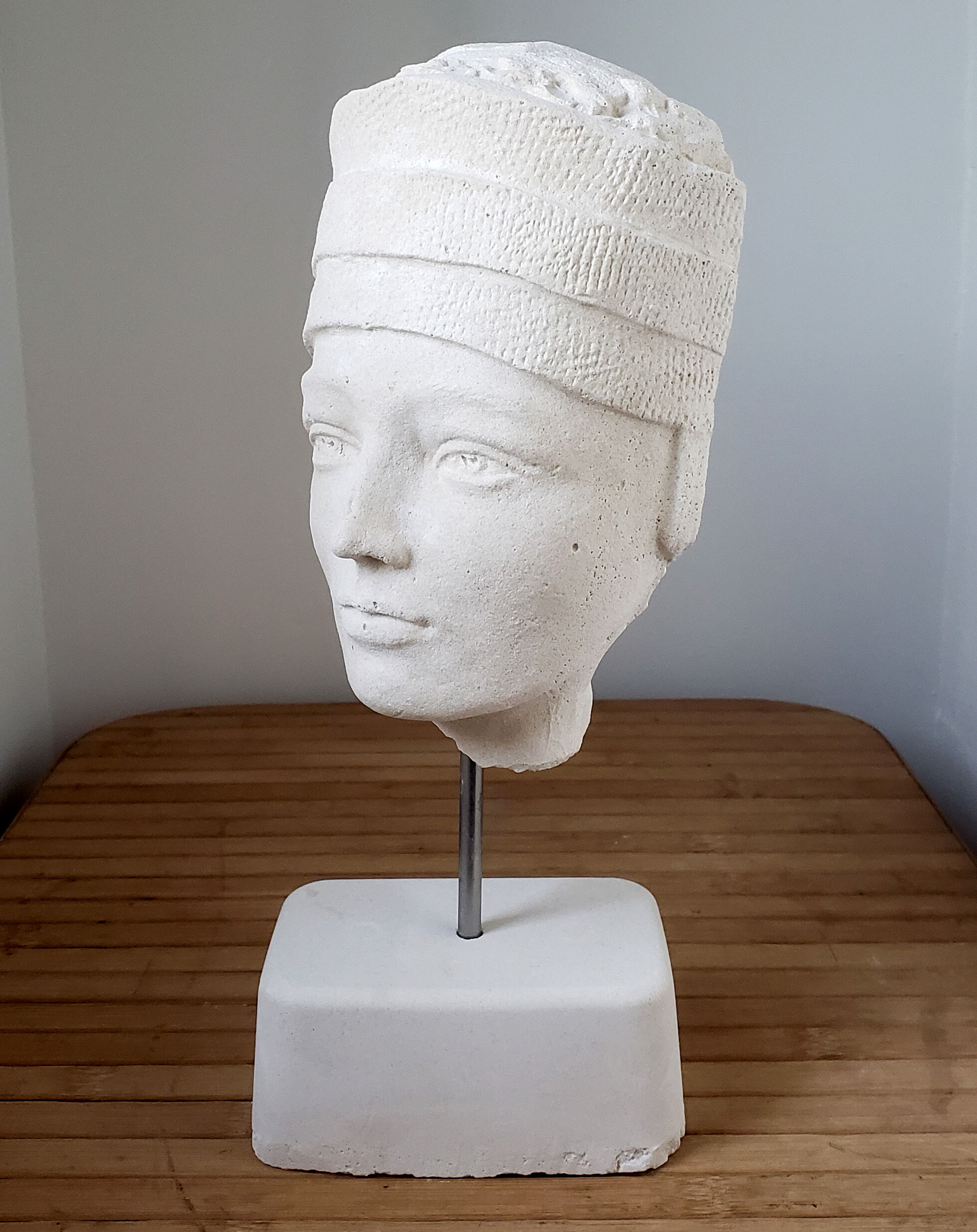 Androgynous head in plaster