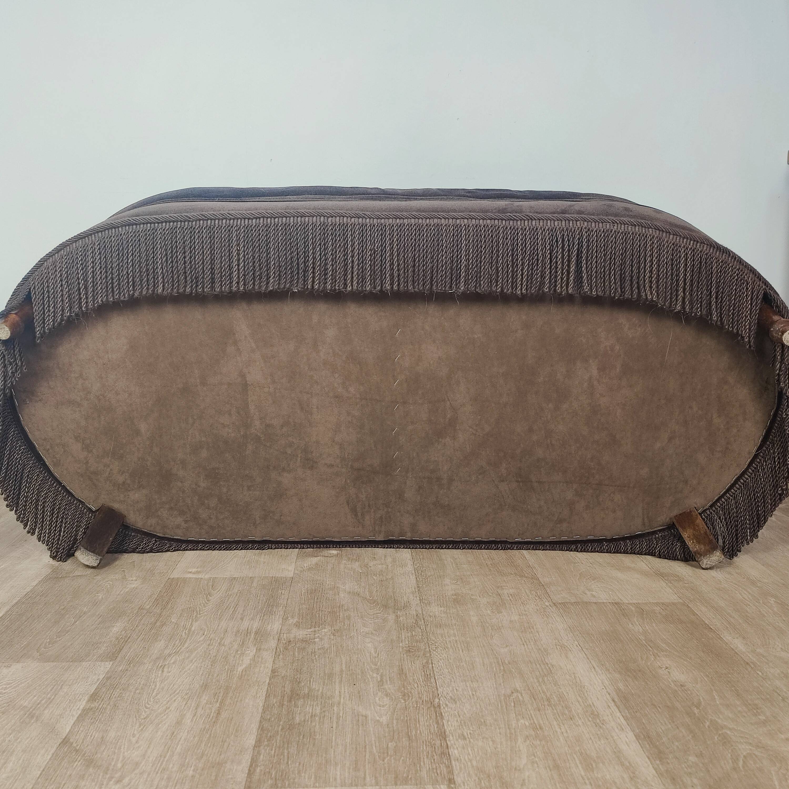 Velvet toad sofa