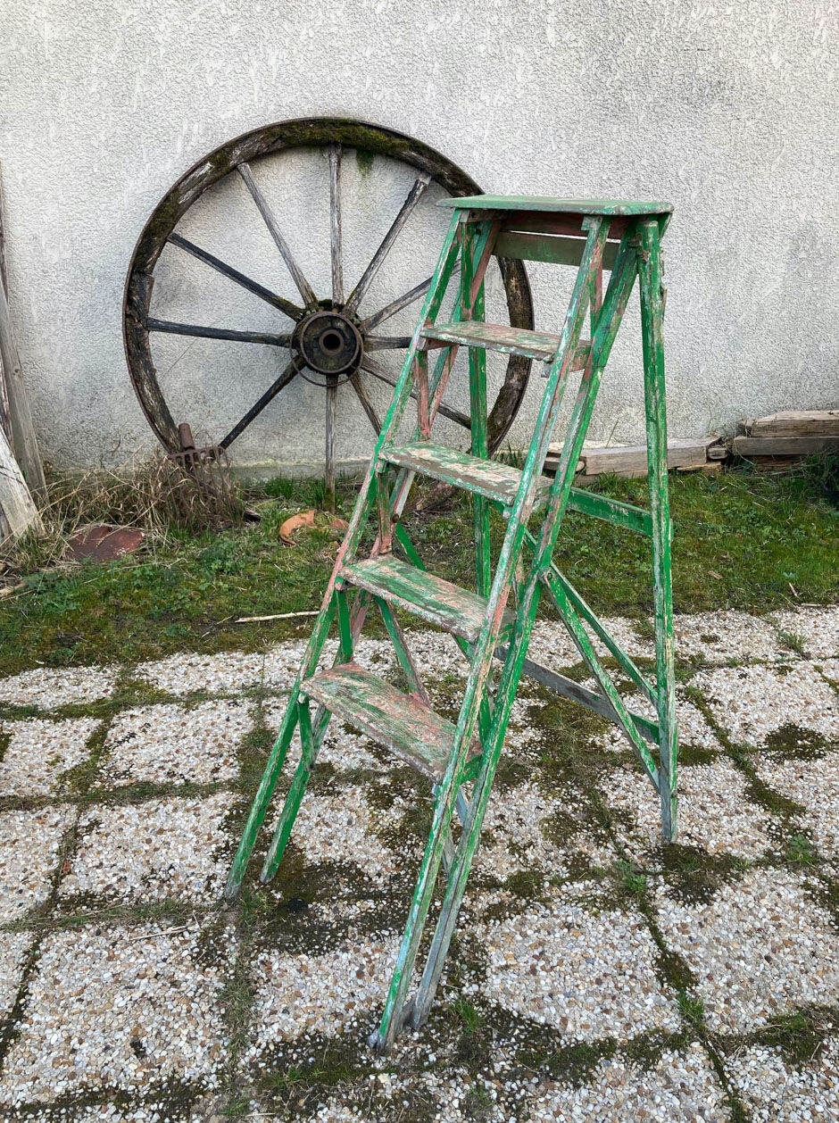 Escabeau d'artiste ancien patiné
