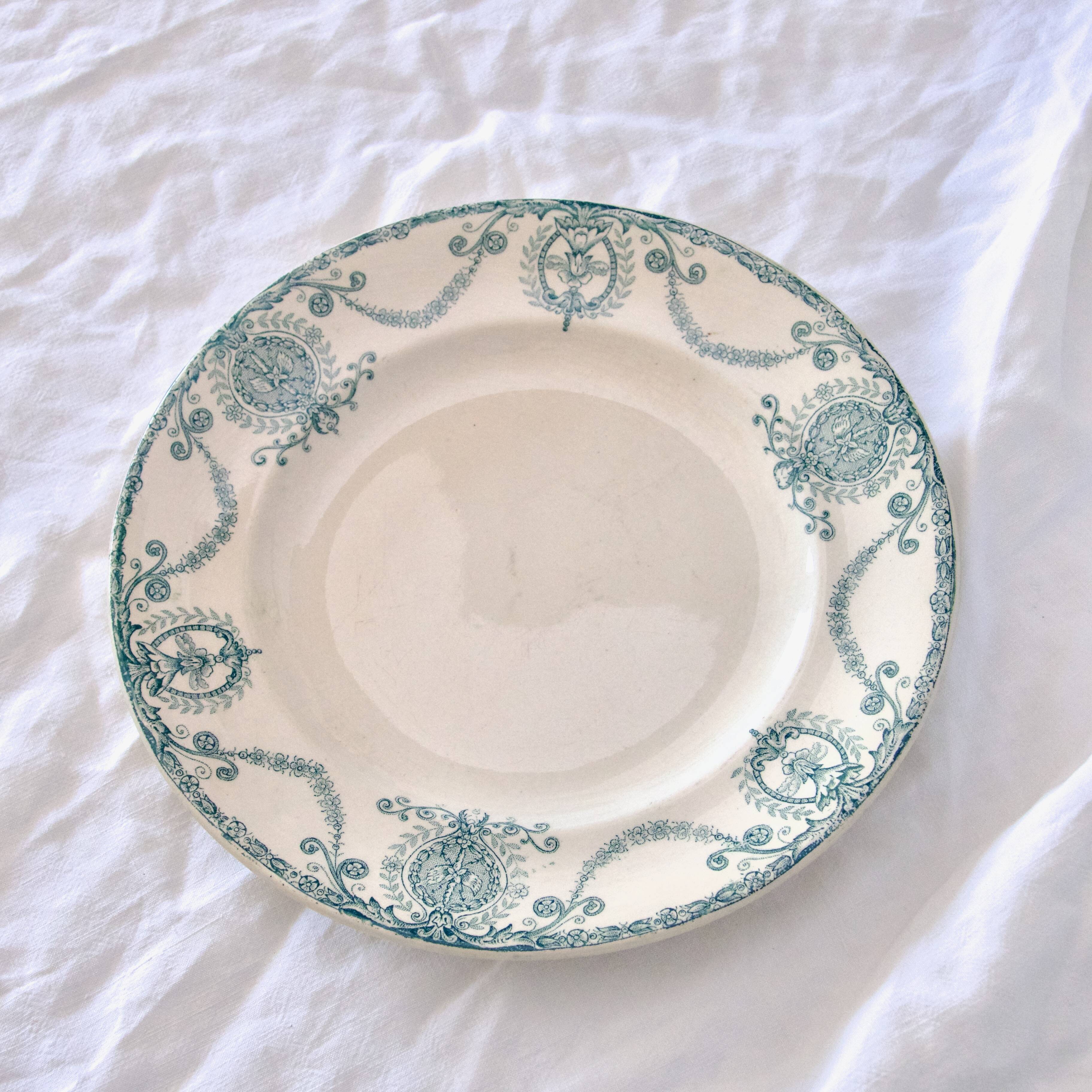 Assiettes XIXe Longwy, terre de fer "Pierrefonds"