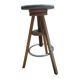 Industrial chair tripodeva screws