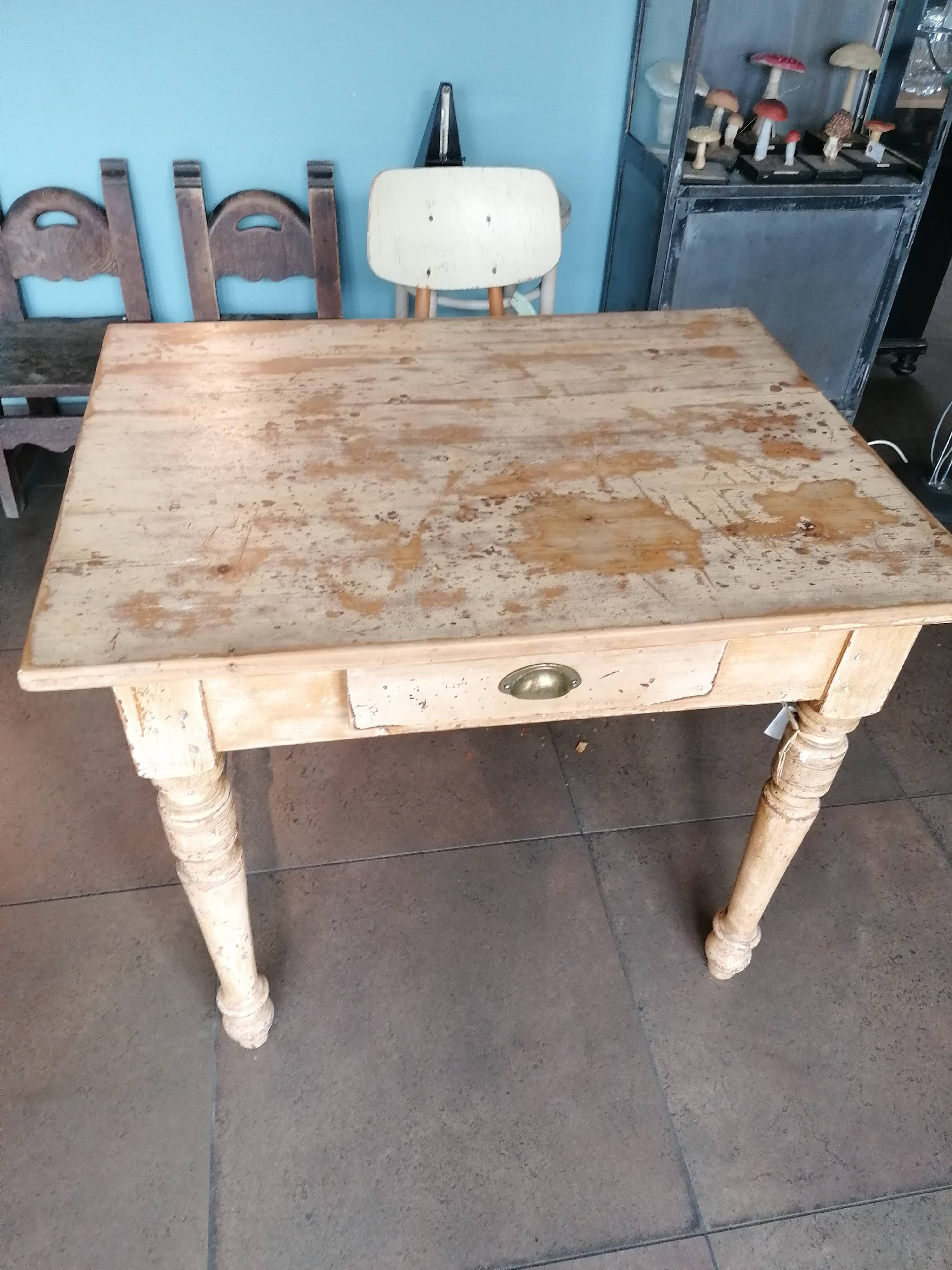 wooden dining table, vintage, turned legs, firm table style