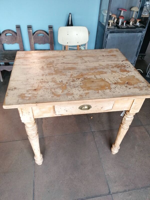 Table à manger en bois vintage pieds tournés style table ferme