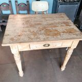 wooden dining table, vintage, turned legs, firm table style