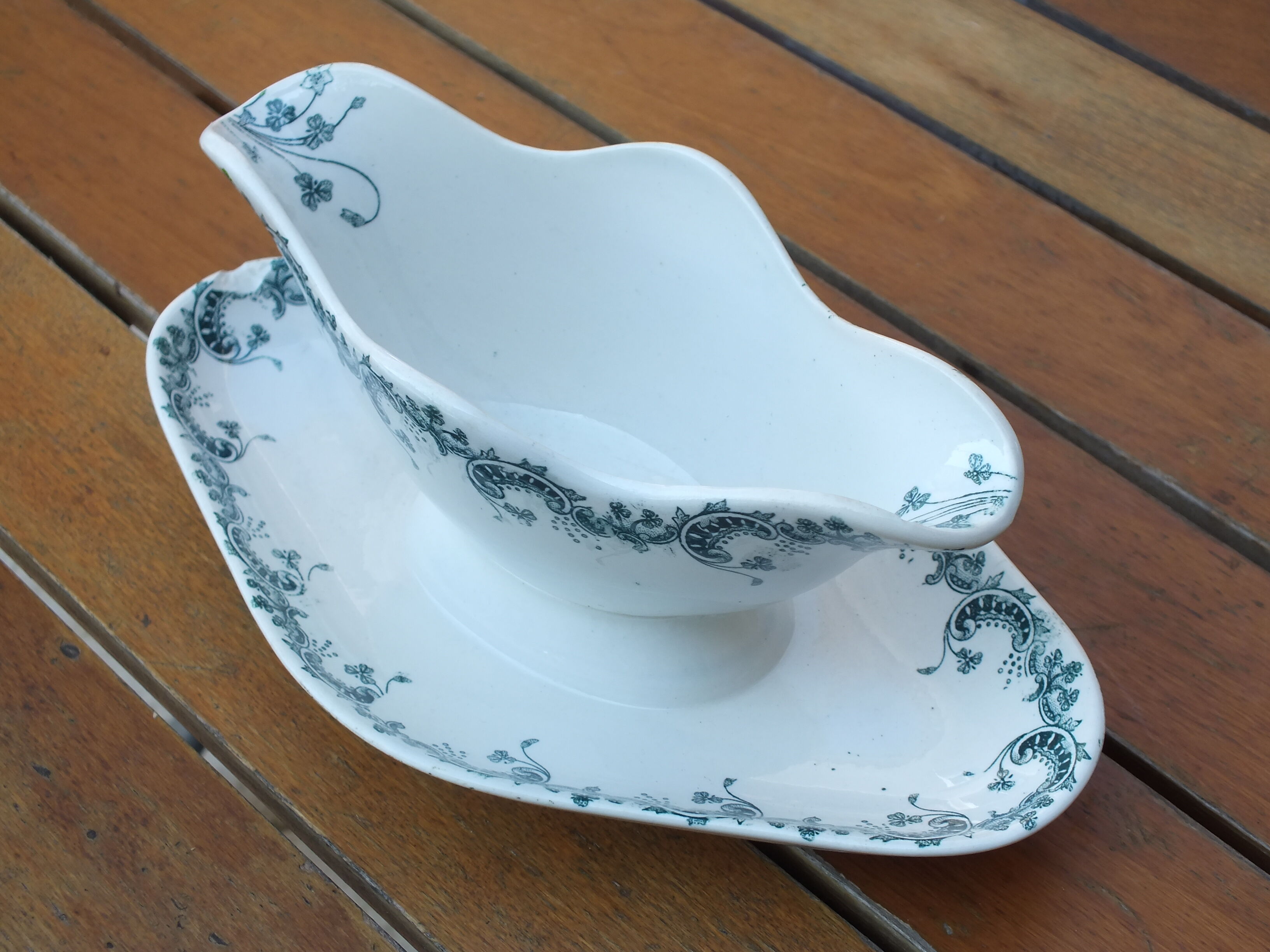 Gravy boat en Terre de Fer Saint Amand and Hamage model Byzantine