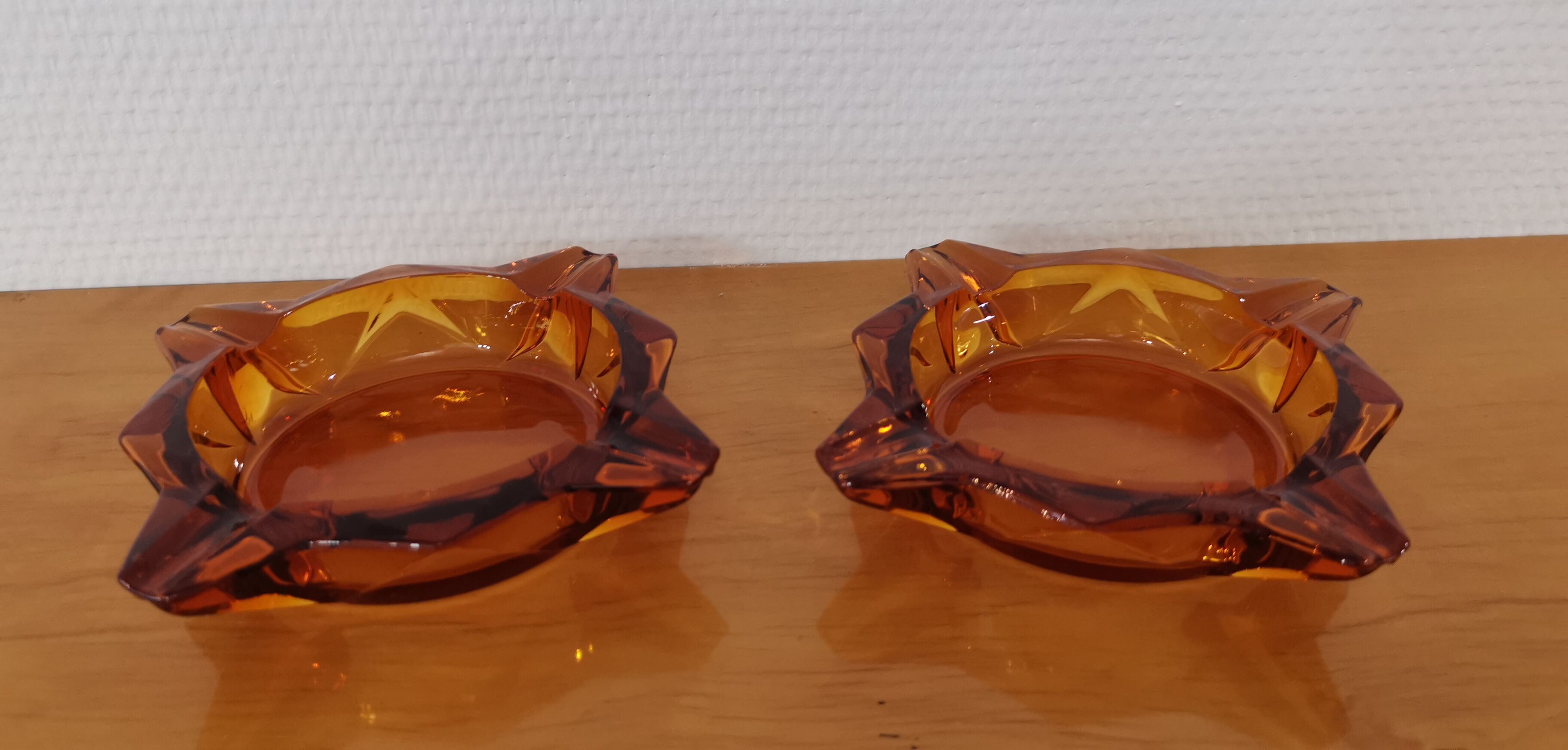 2 vintage luminarc amber star ashtrays from the 1970s