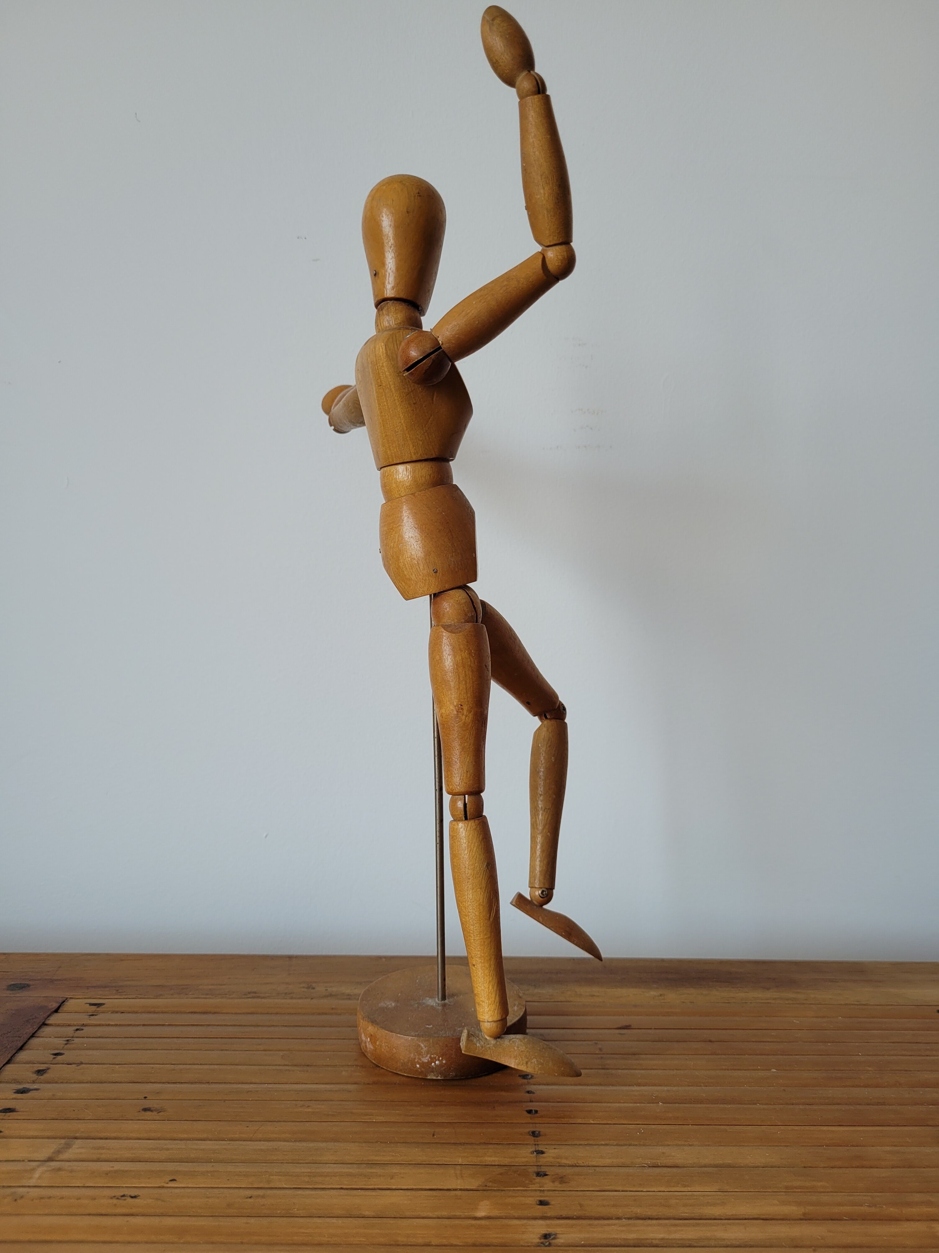 Articulated wooden mannequin