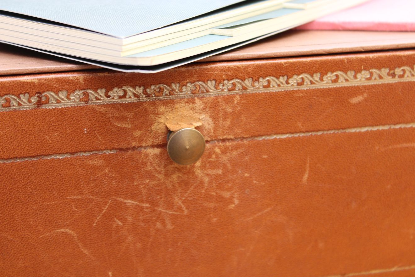 Former notary cardboard