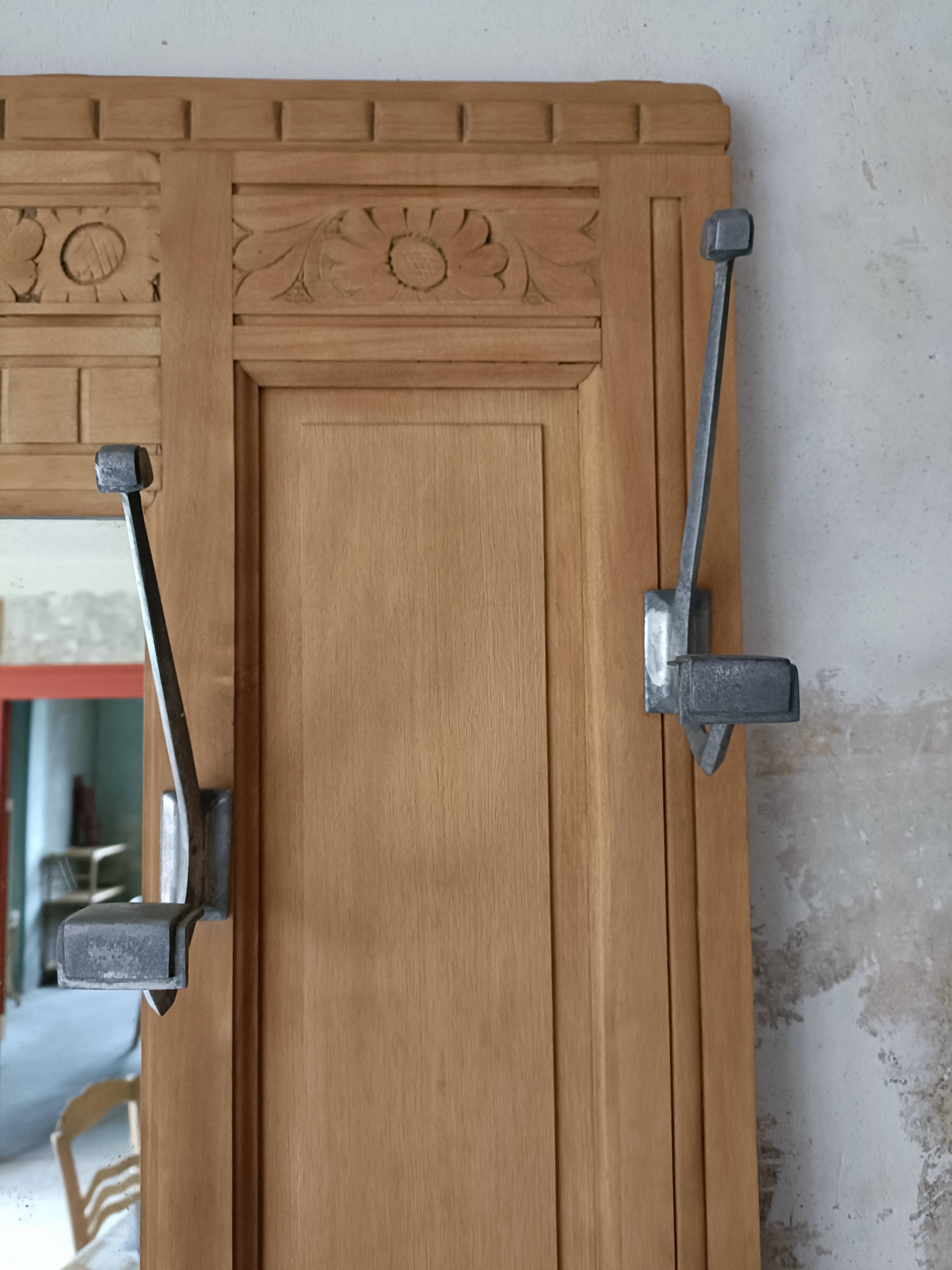 Entrance hall, renovated Art Deco coat rack