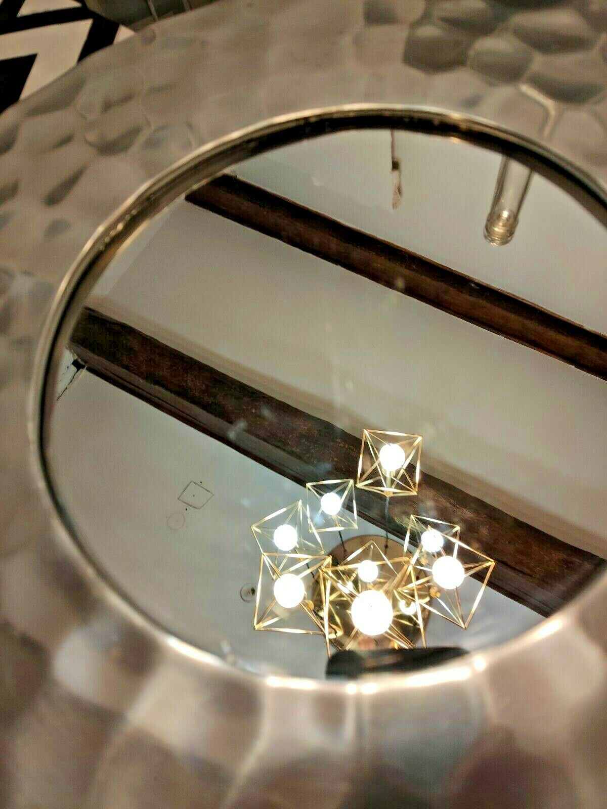 Miroir rond en aluminium martelé, maison Deknudt, distribué par Homka