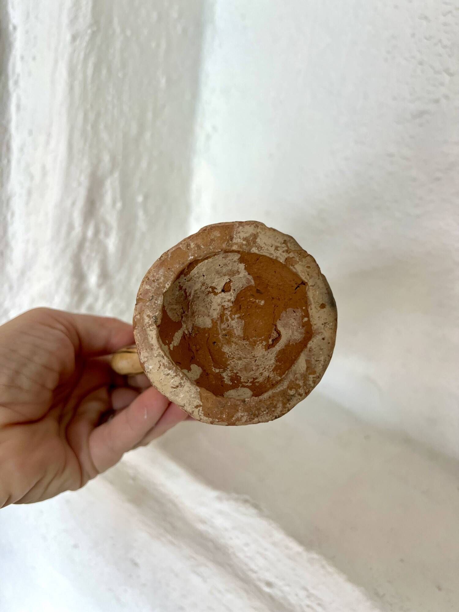 Ancien vase en poterie berbère traditionnelle kabyle