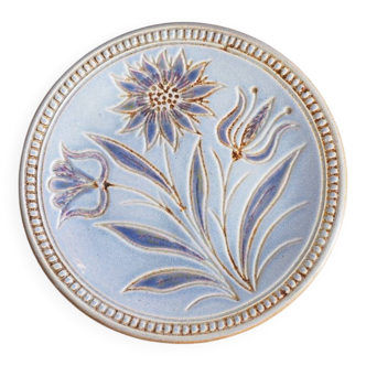 Assiette décorative signée la poterie Perigordine, Jean Varoqueaux