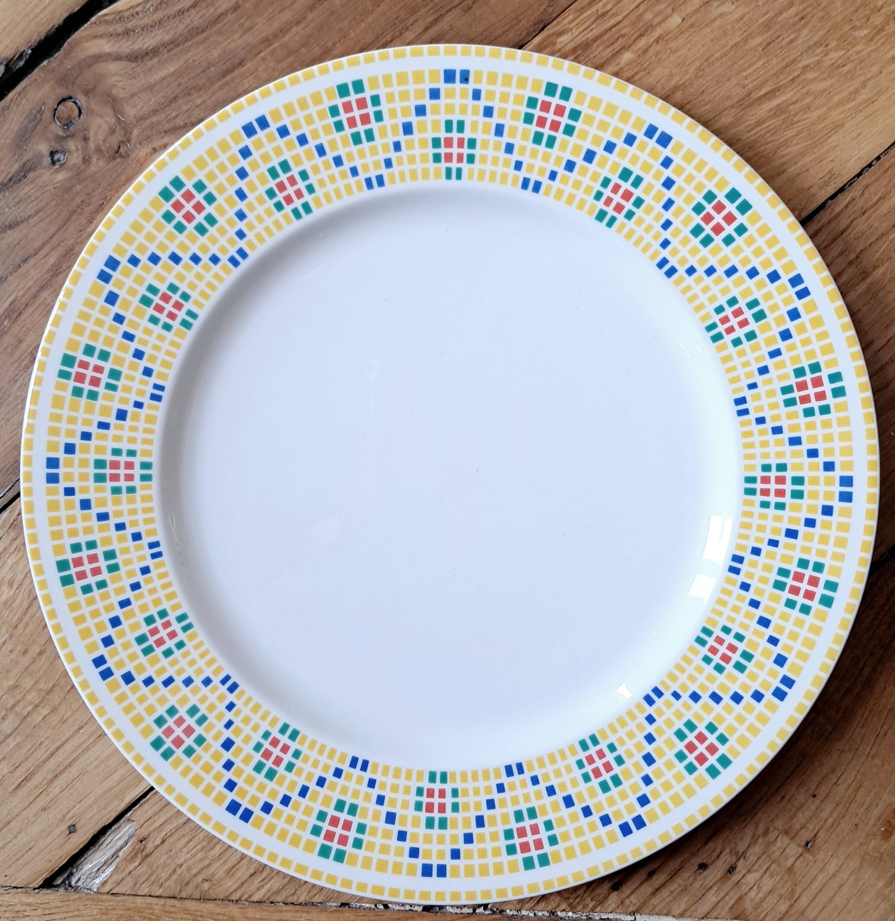 Four Pagnossin dinner plates. Italy