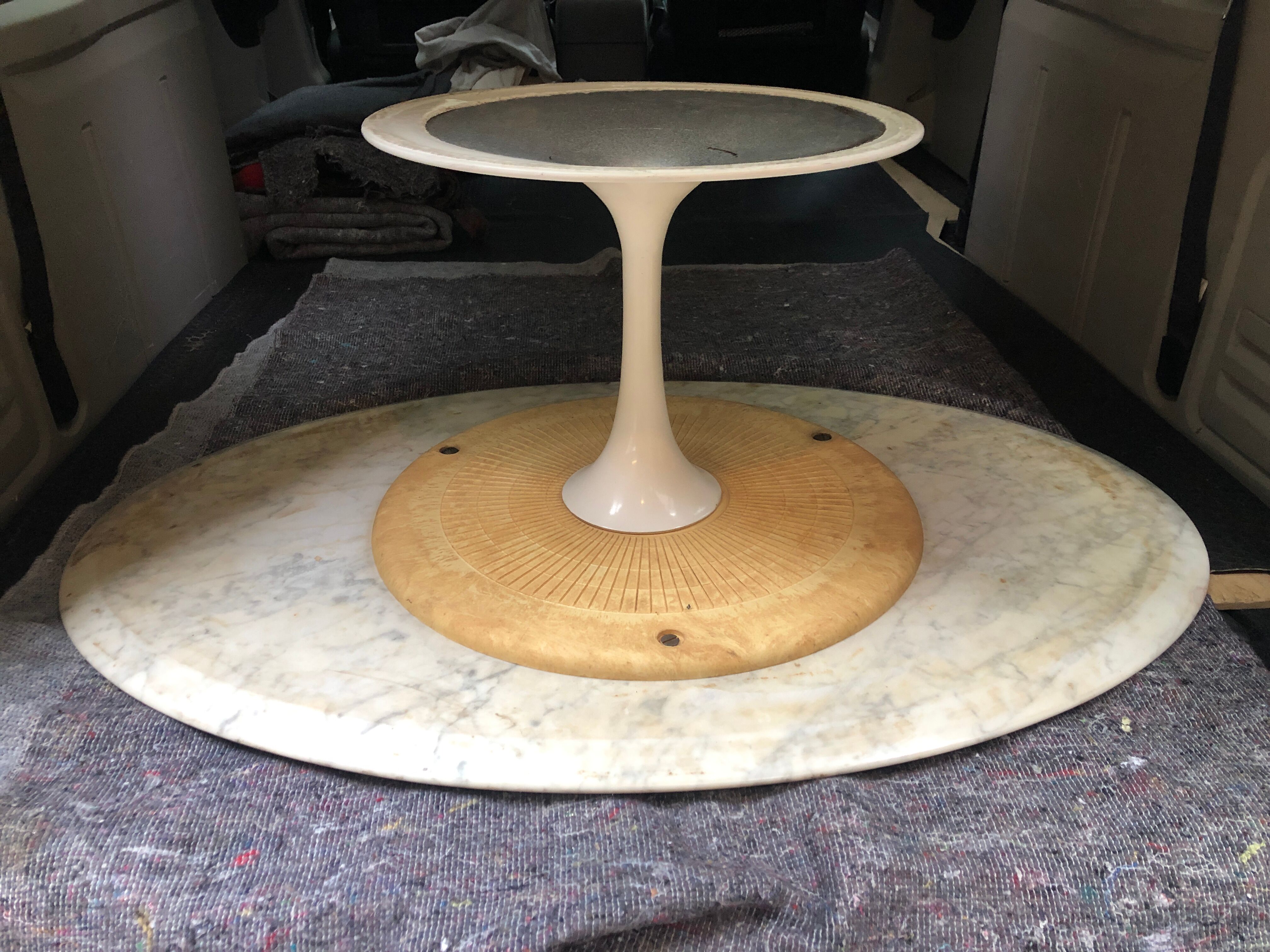 Oval coffee table for Knoll