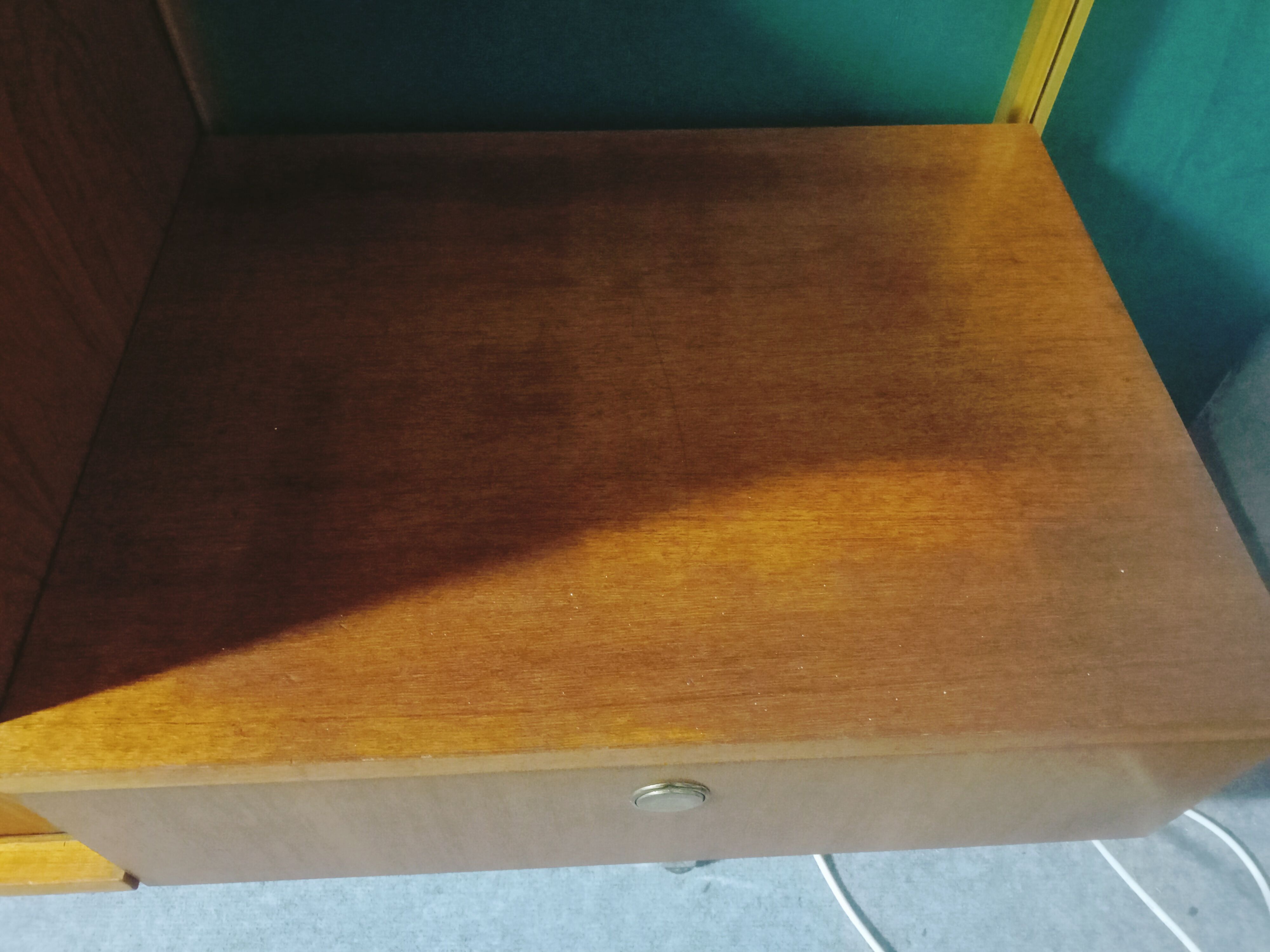 Modular wall shelf in Paolozzi teak