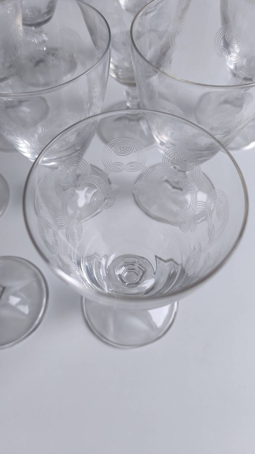 Set de 10 verres à vin en verre ciselé