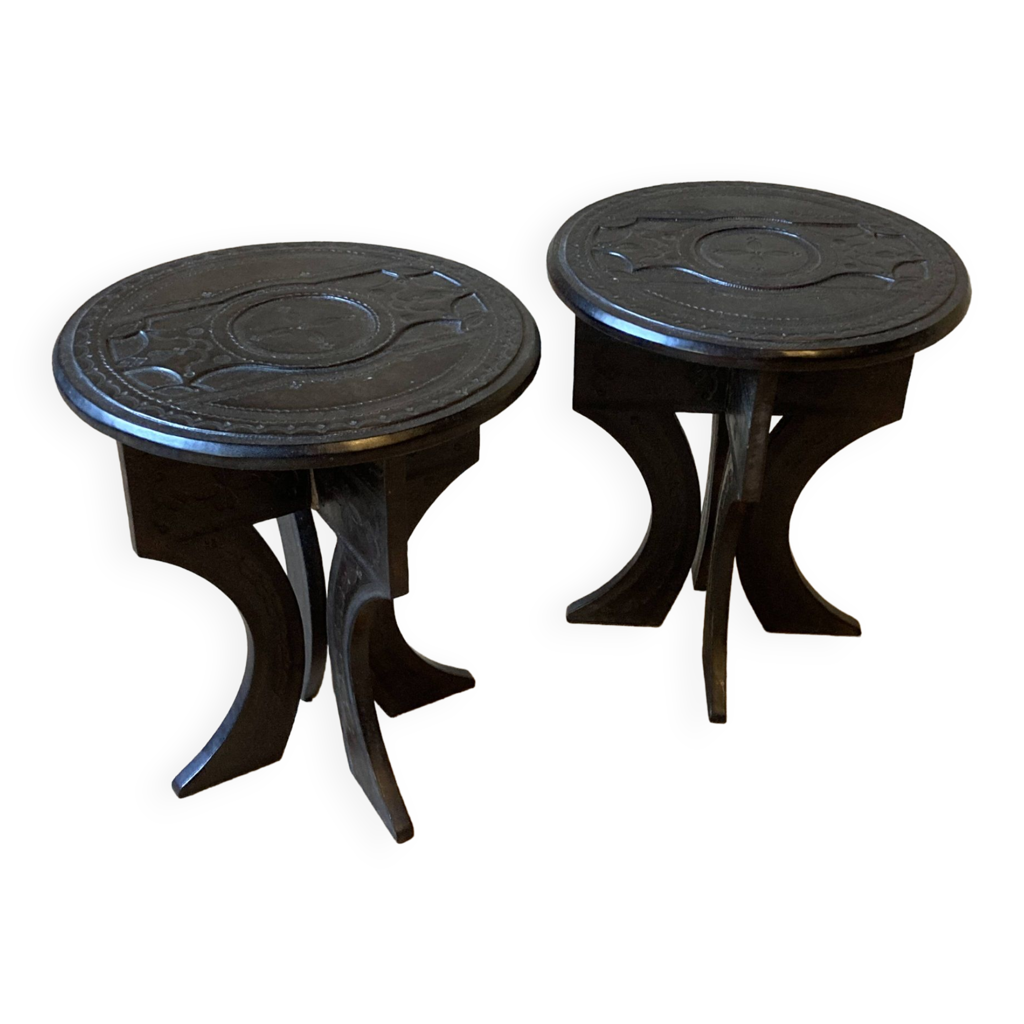 Touareg pedestal tables in wood and embossed leather