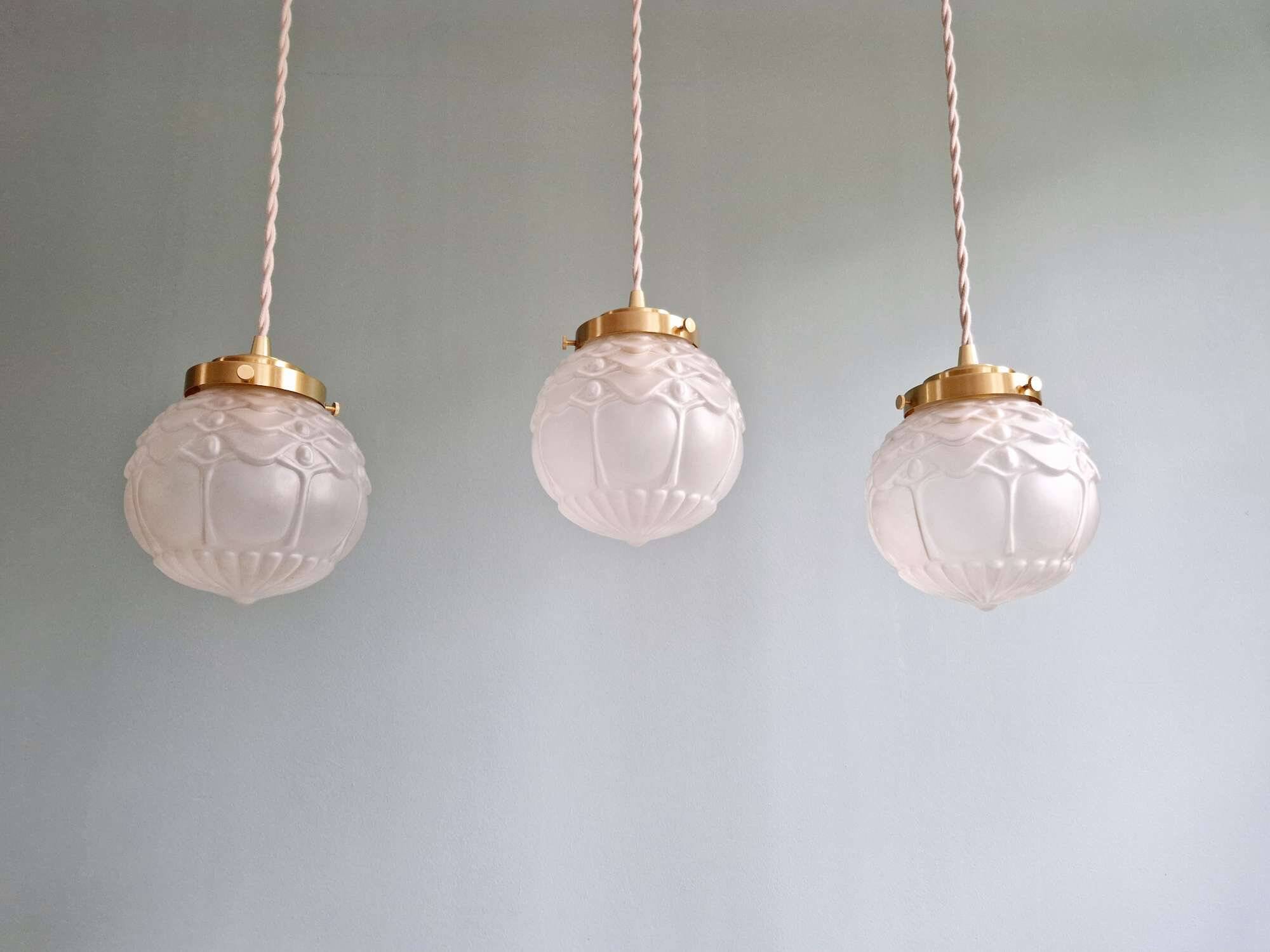 Suspension art déco en verre satiné (4 disponibles), années 1920-30