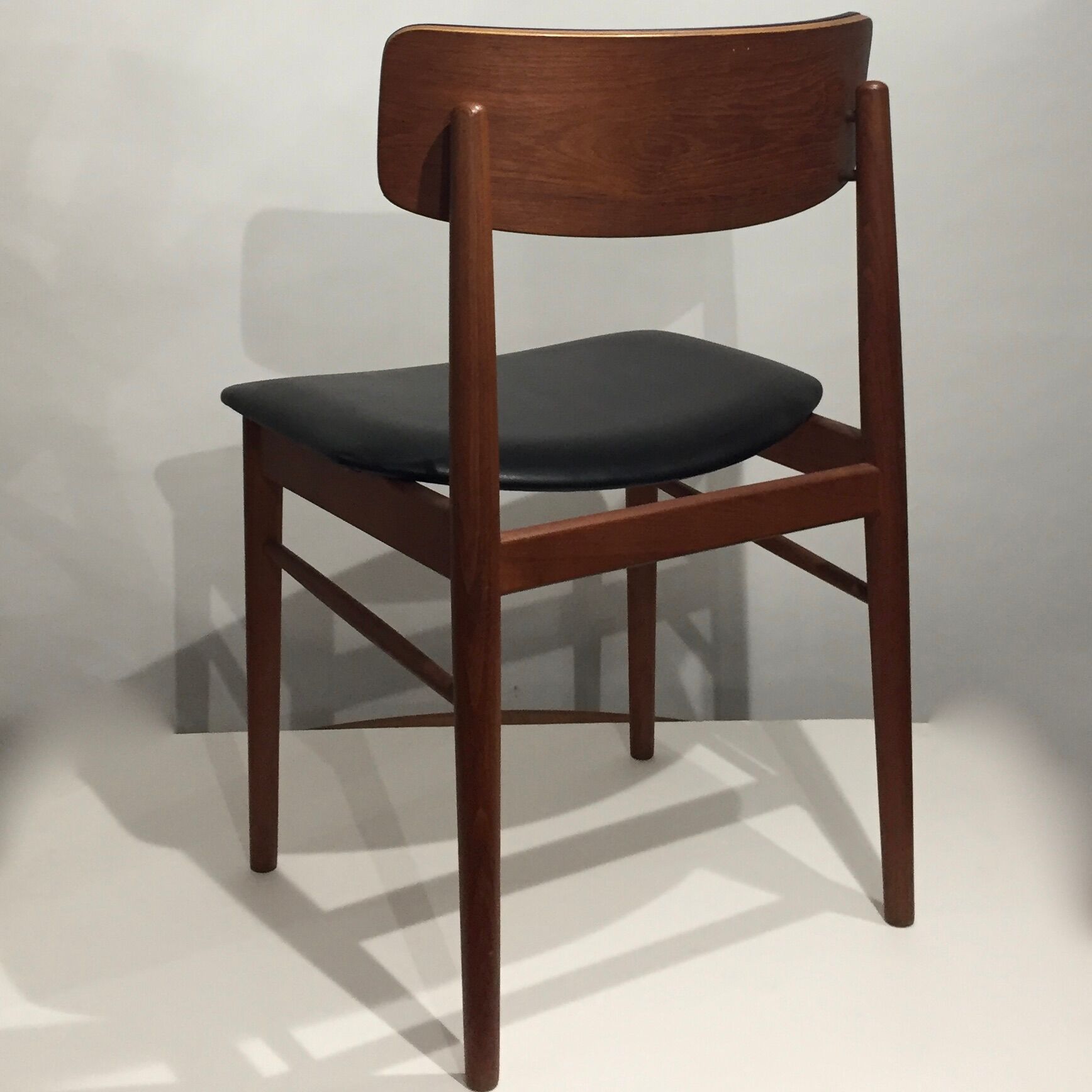 Series of 6 danish sax chairs