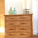 Commode 4 tiroirs vintage en rotin patiné années 80 bon état