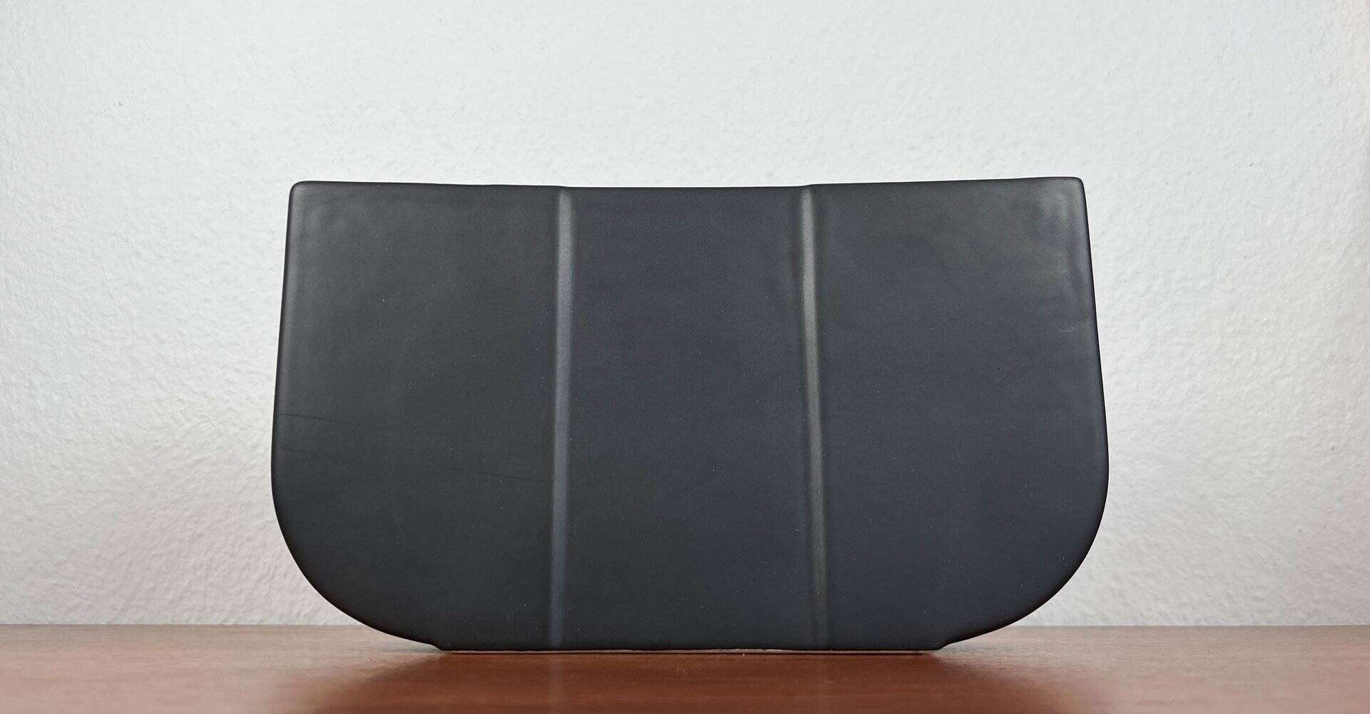 Postmodern minimalist ceramic vase from the Asa collection, 1980s.