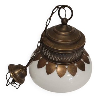 Suspension vintage bronze et opaline