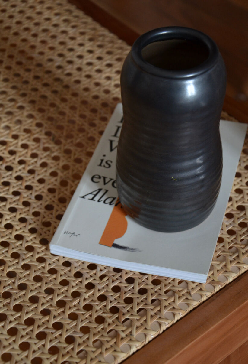 Matte black vase Japandi style - minimalist