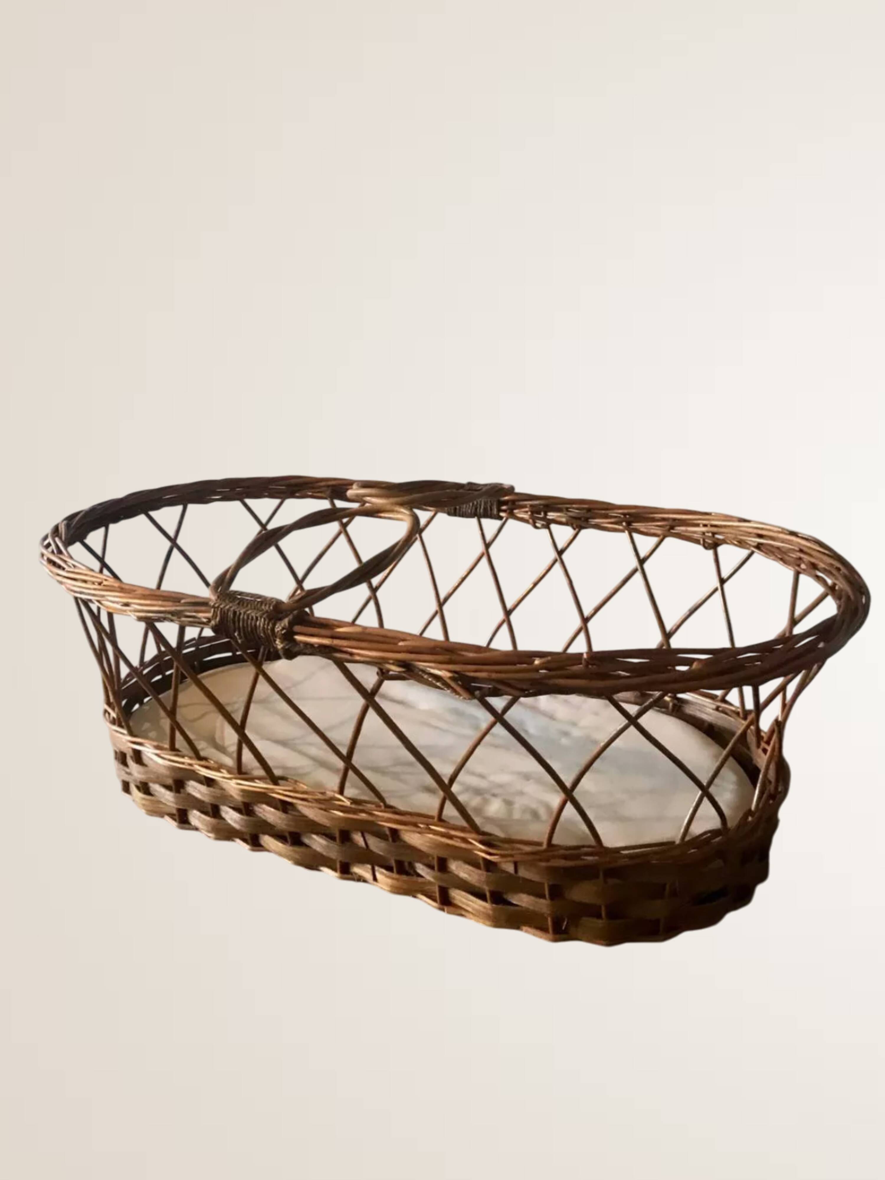Woven wicker bassinet