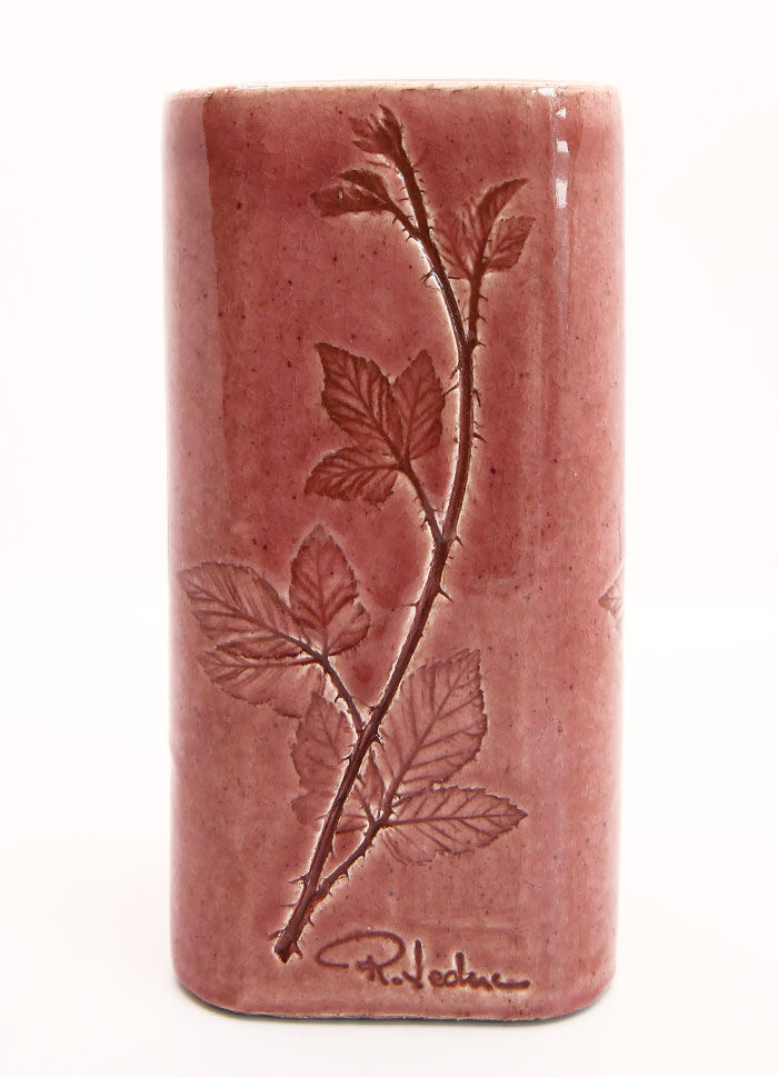 Vase herbier en grès rose de Raymonde Leduc à Vallauris
