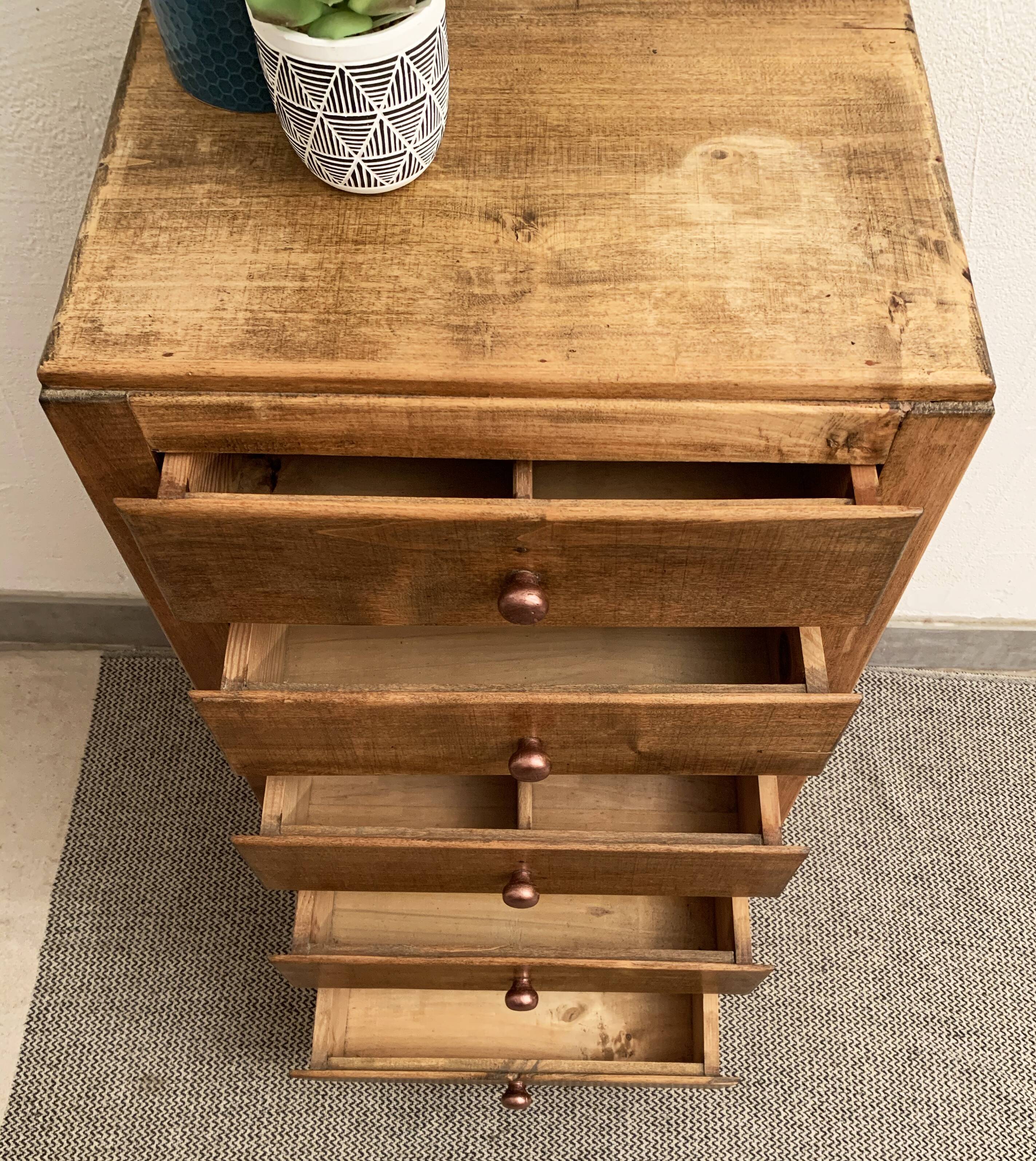 Vintage 50s-60s vintage-haired chiffonr