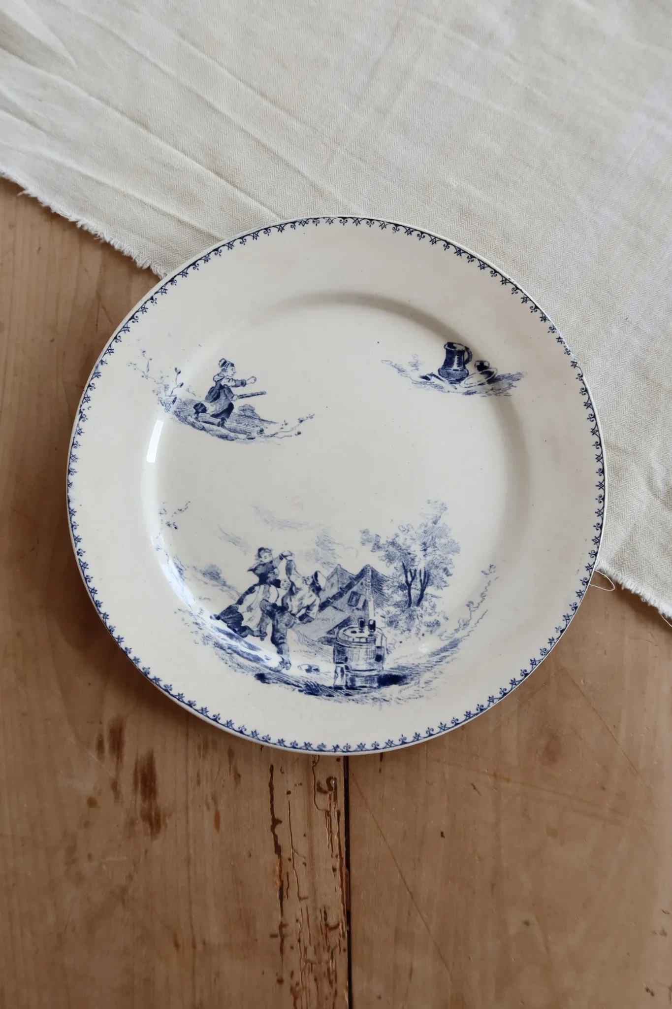 Antique flat plate Creil and Montereau Téniers service - Ironstone