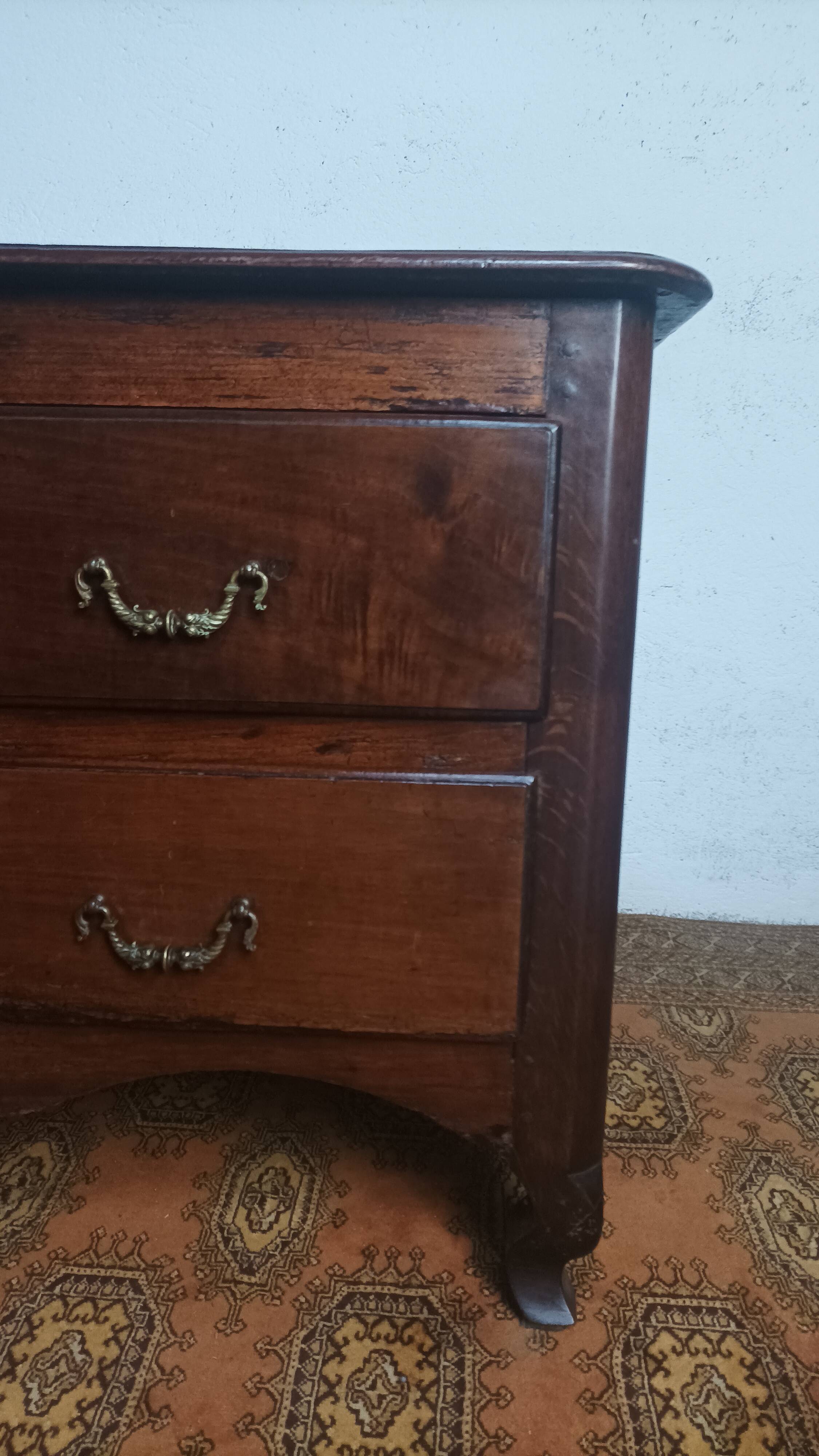 Grande commode sauteuse époque 18ème