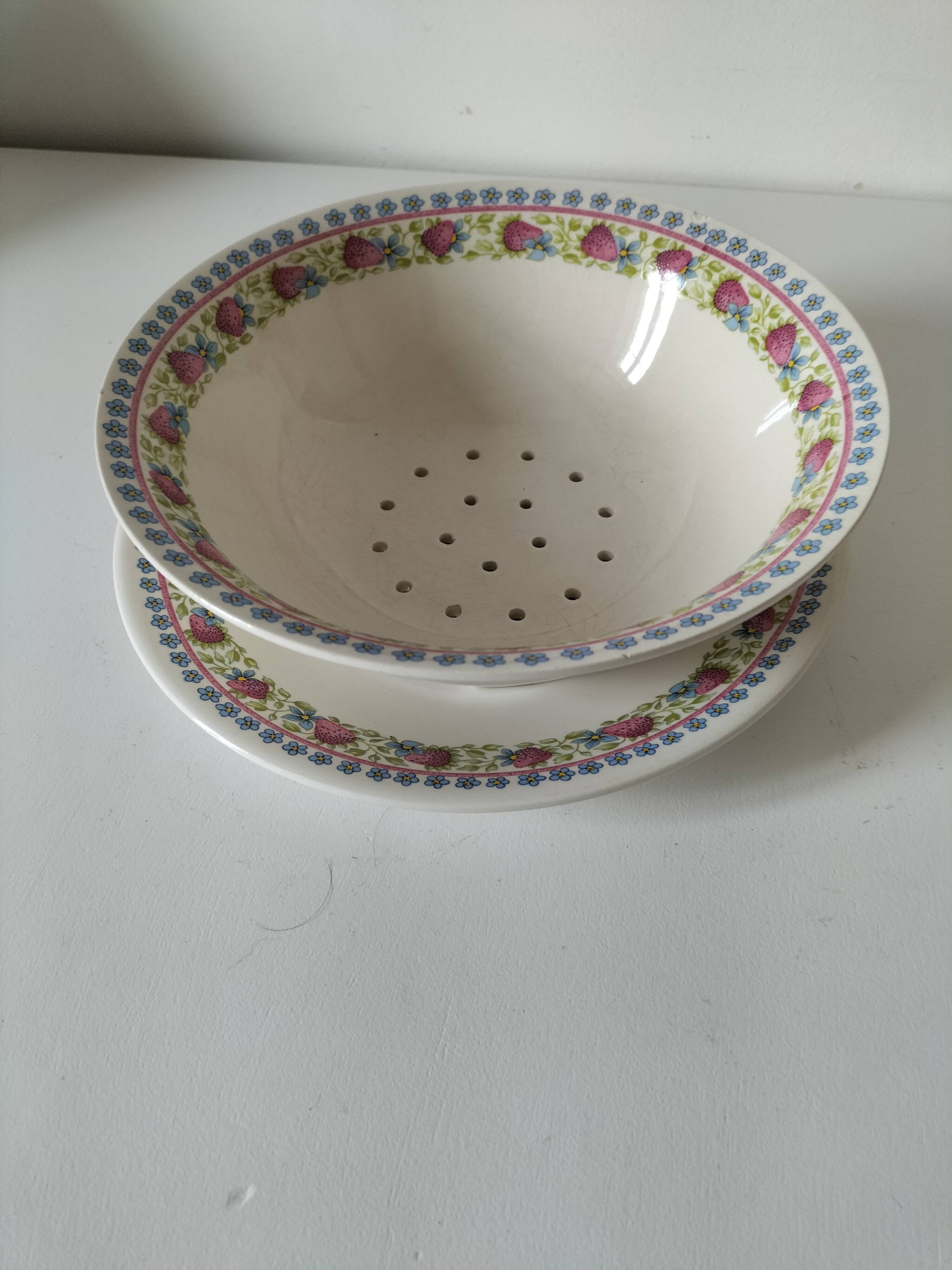 Strawberry bowl set Gien France Le Fraisier Marie-Pierre Boitard