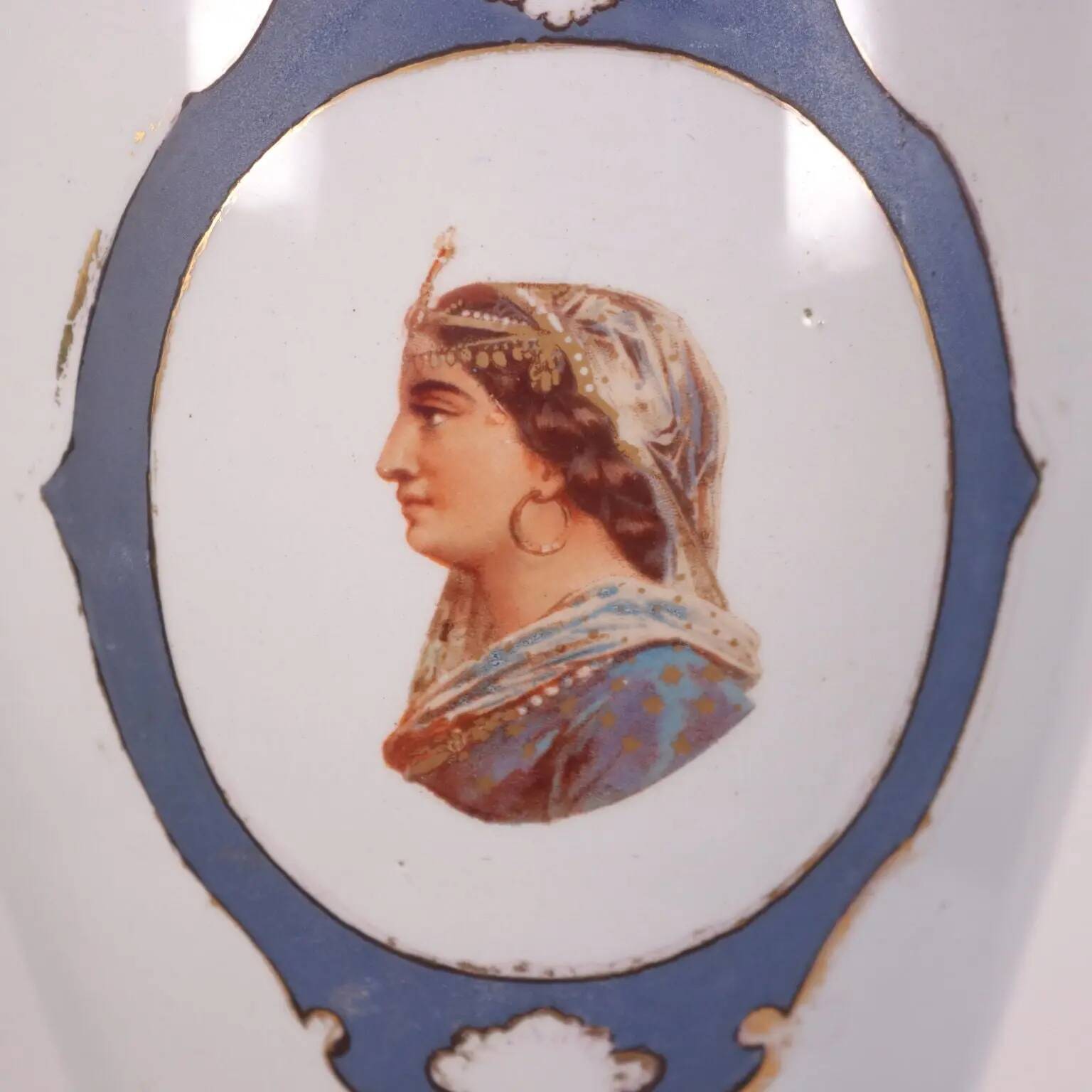 Paire de vases en céramique, Europe XIXe siècle