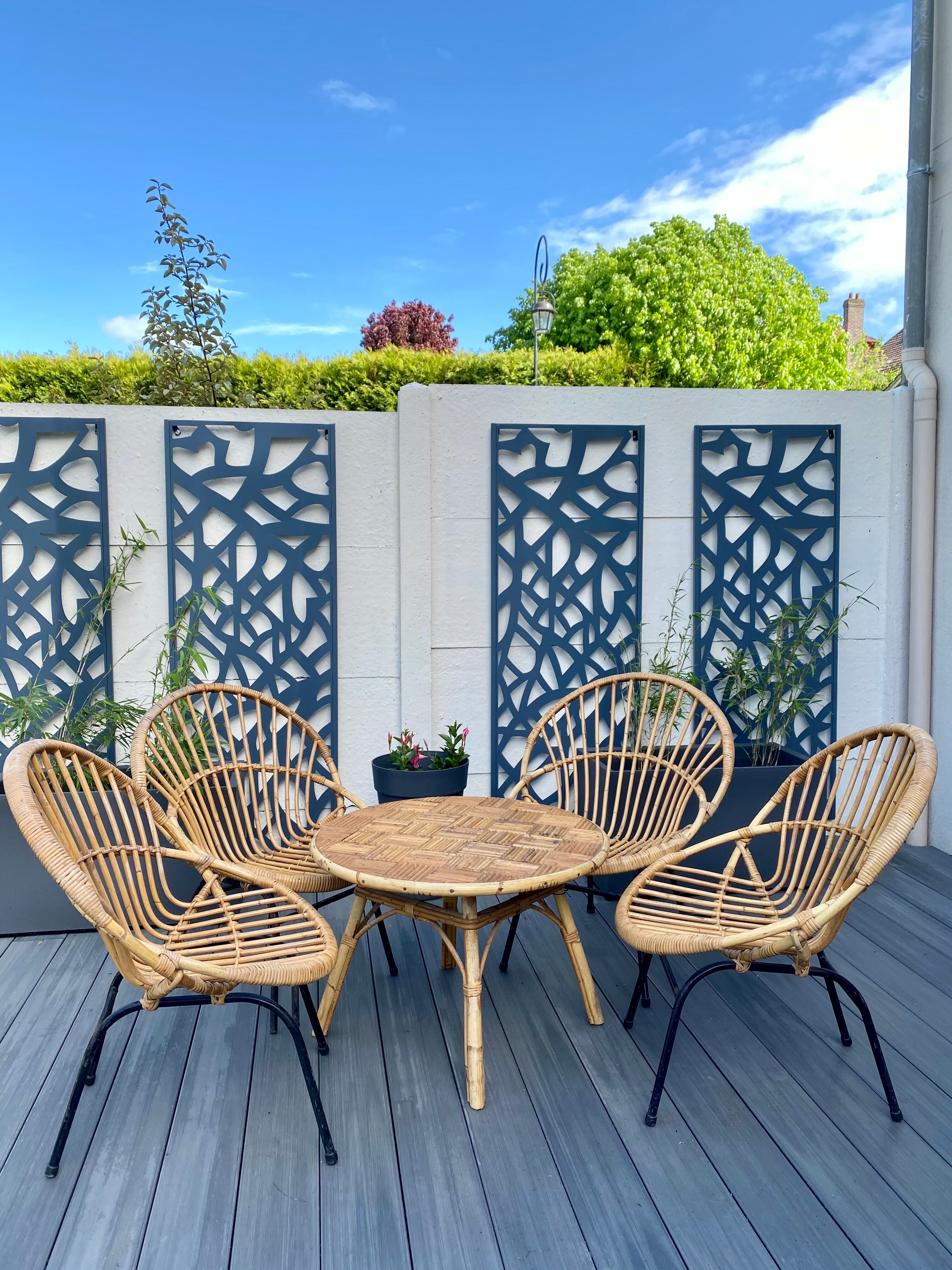 Former vintage rattan lounge