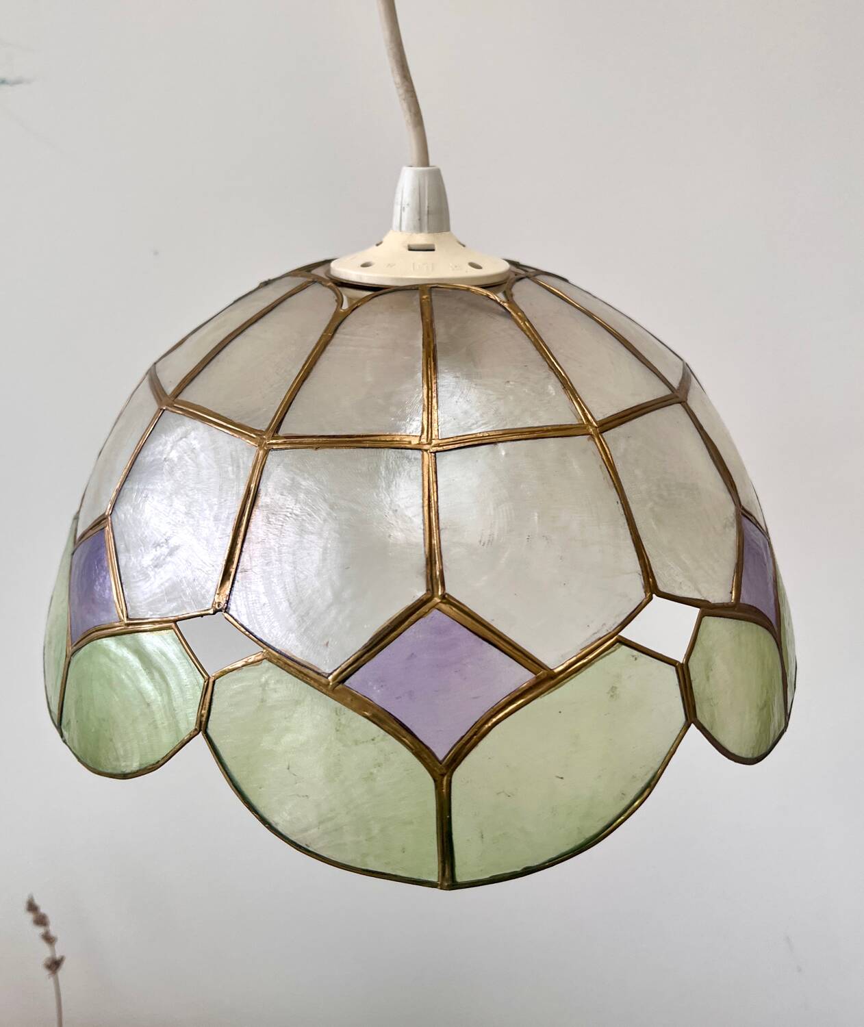 Green "Harlequin" mother-of-pearl earring