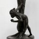 Vase en étain « Jeune femme cueillant un nénuphar », signé P. Jean, Art Nouveau début XXe