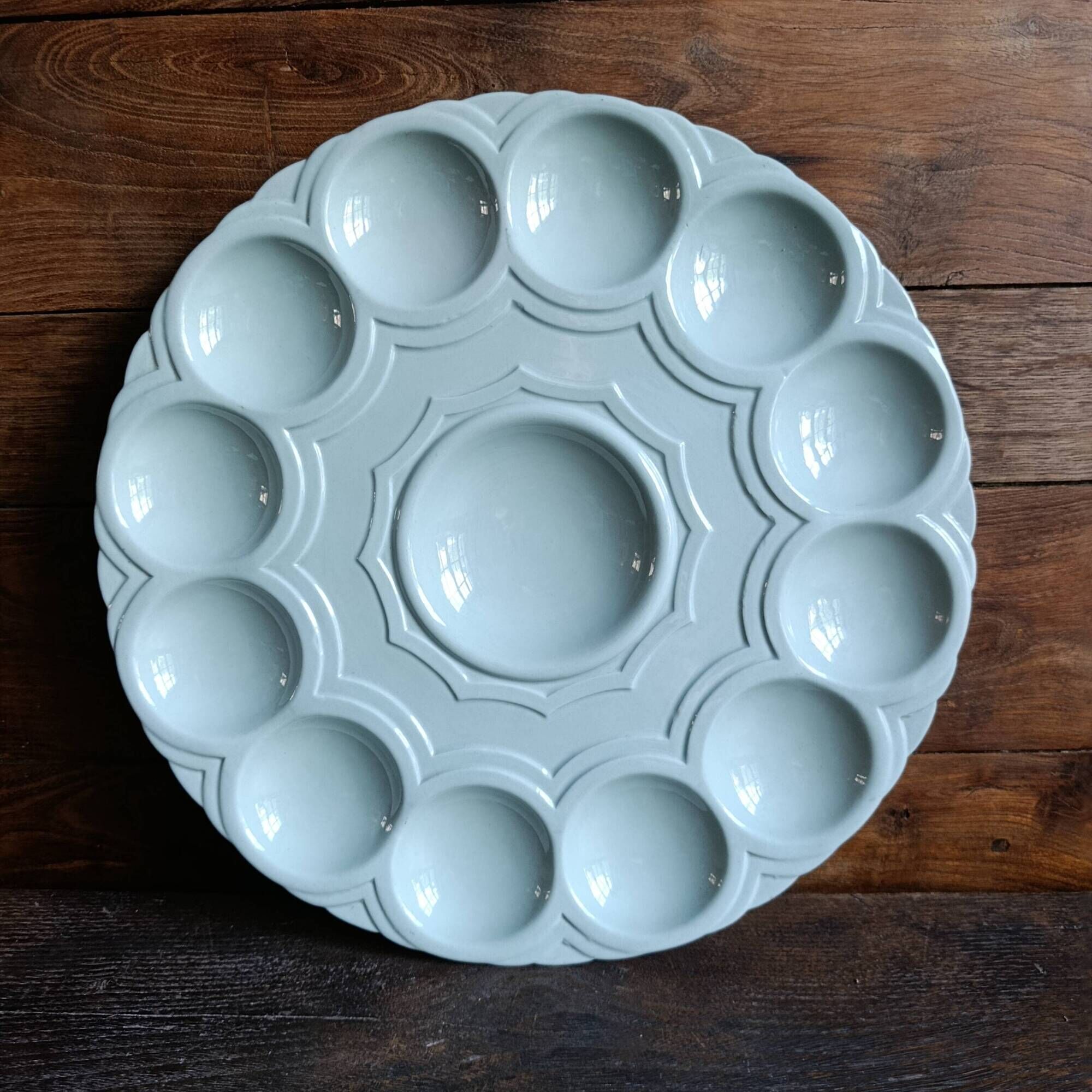 Art Decó French Sarreguemines oyster tray in Majolica, light blue