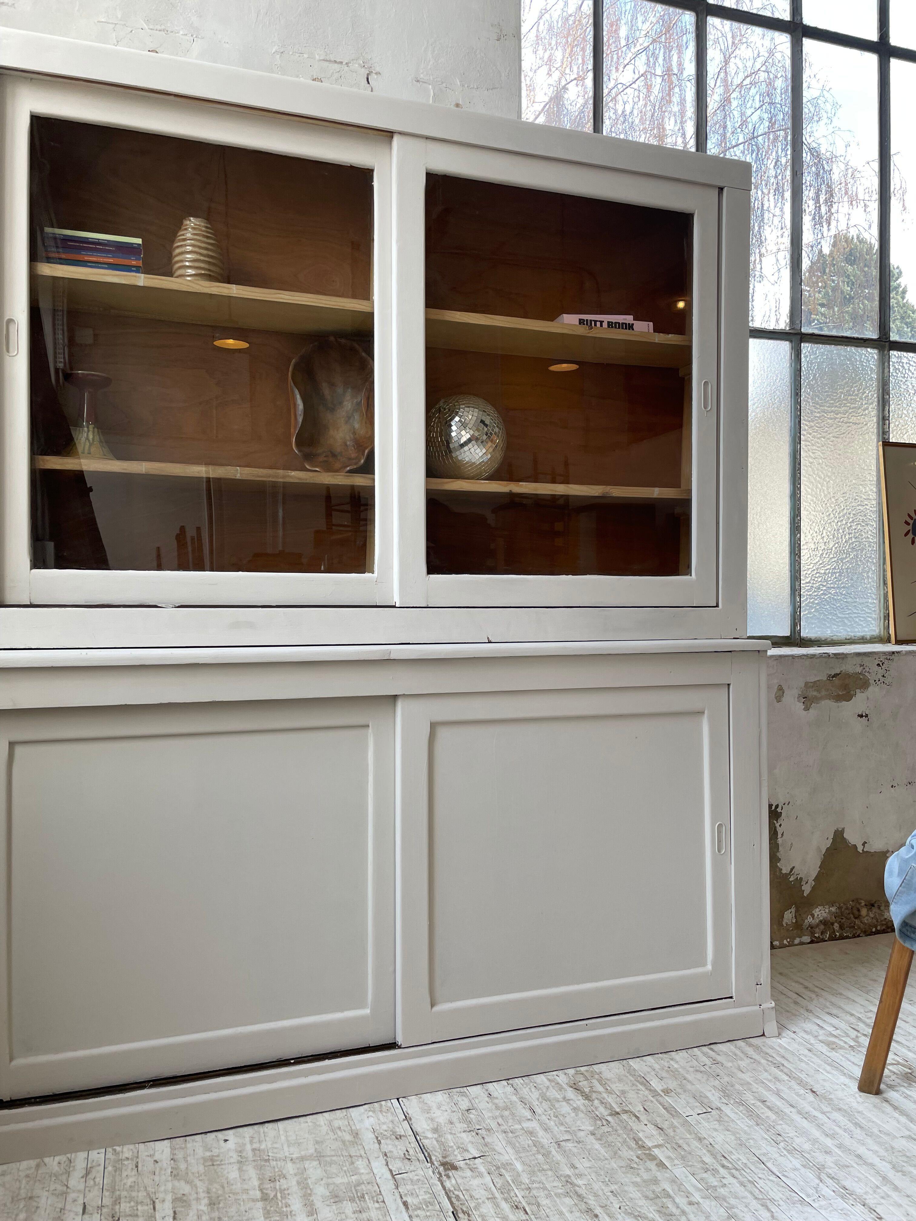 Library showcase ivory white sliding doors